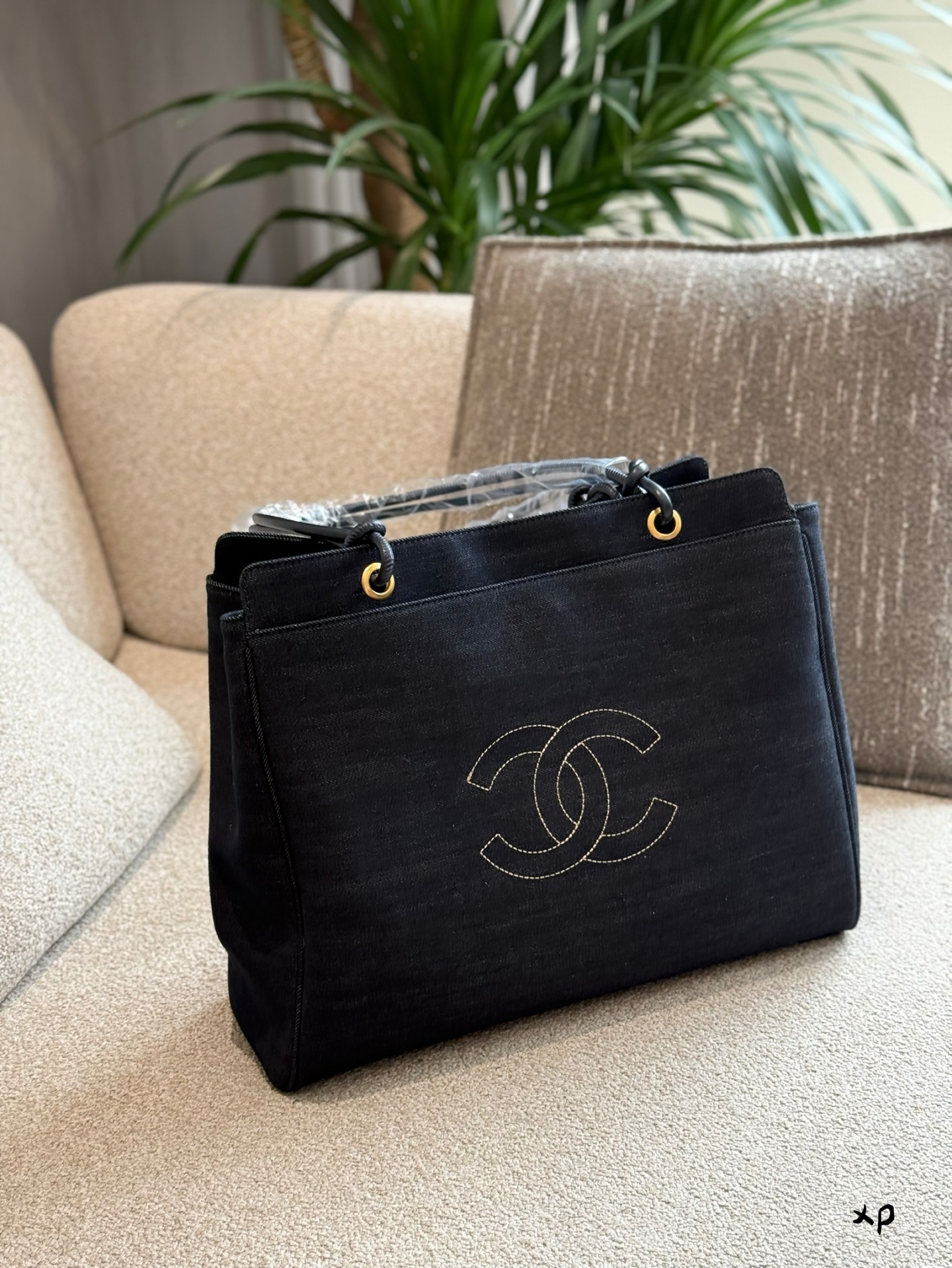 cc-new-arrival-vintage-tote-bag-002-size-41-31-cm-9454