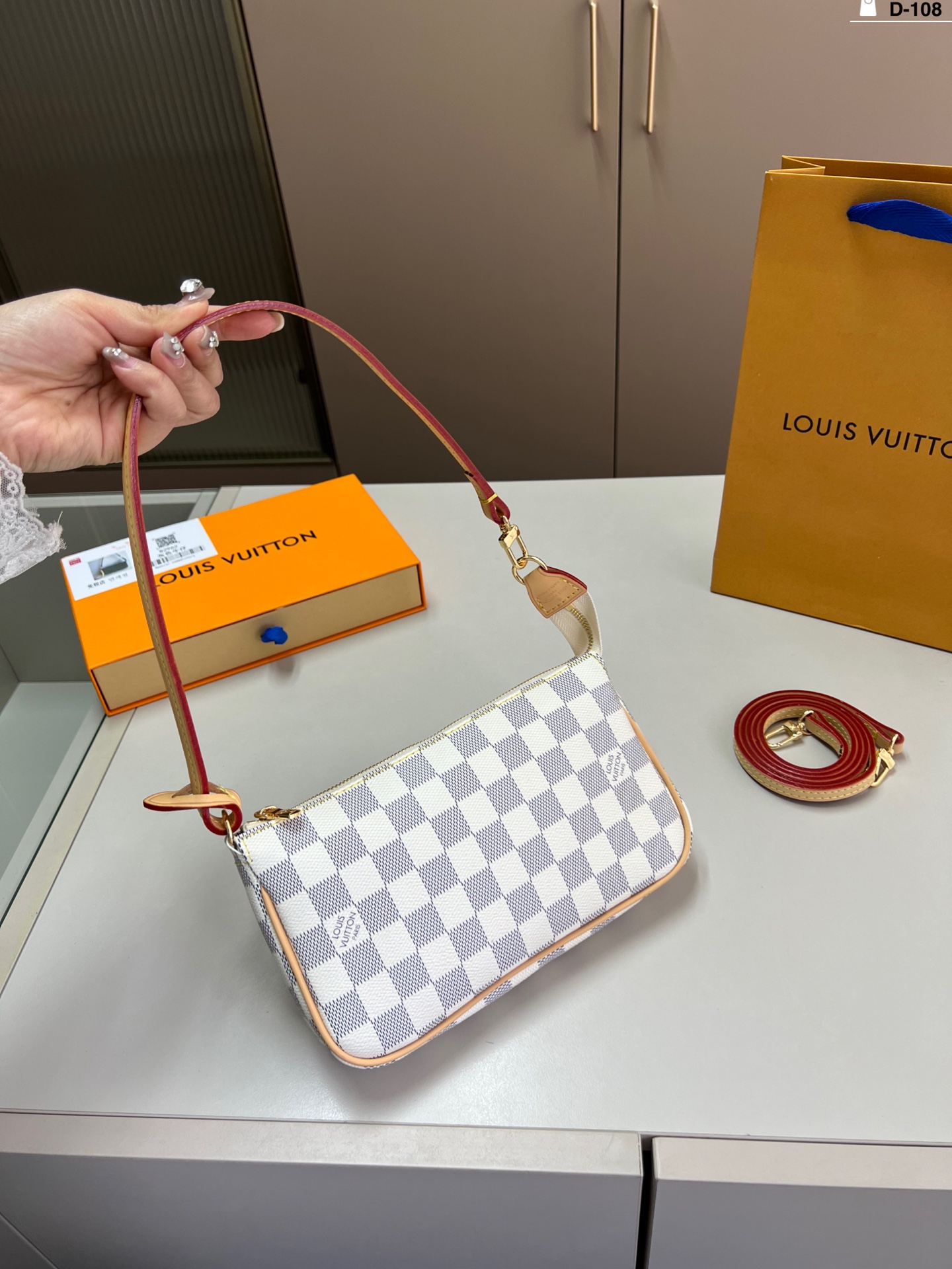 louis-new-arrival-ivy-bag-size-21-12-cm-355