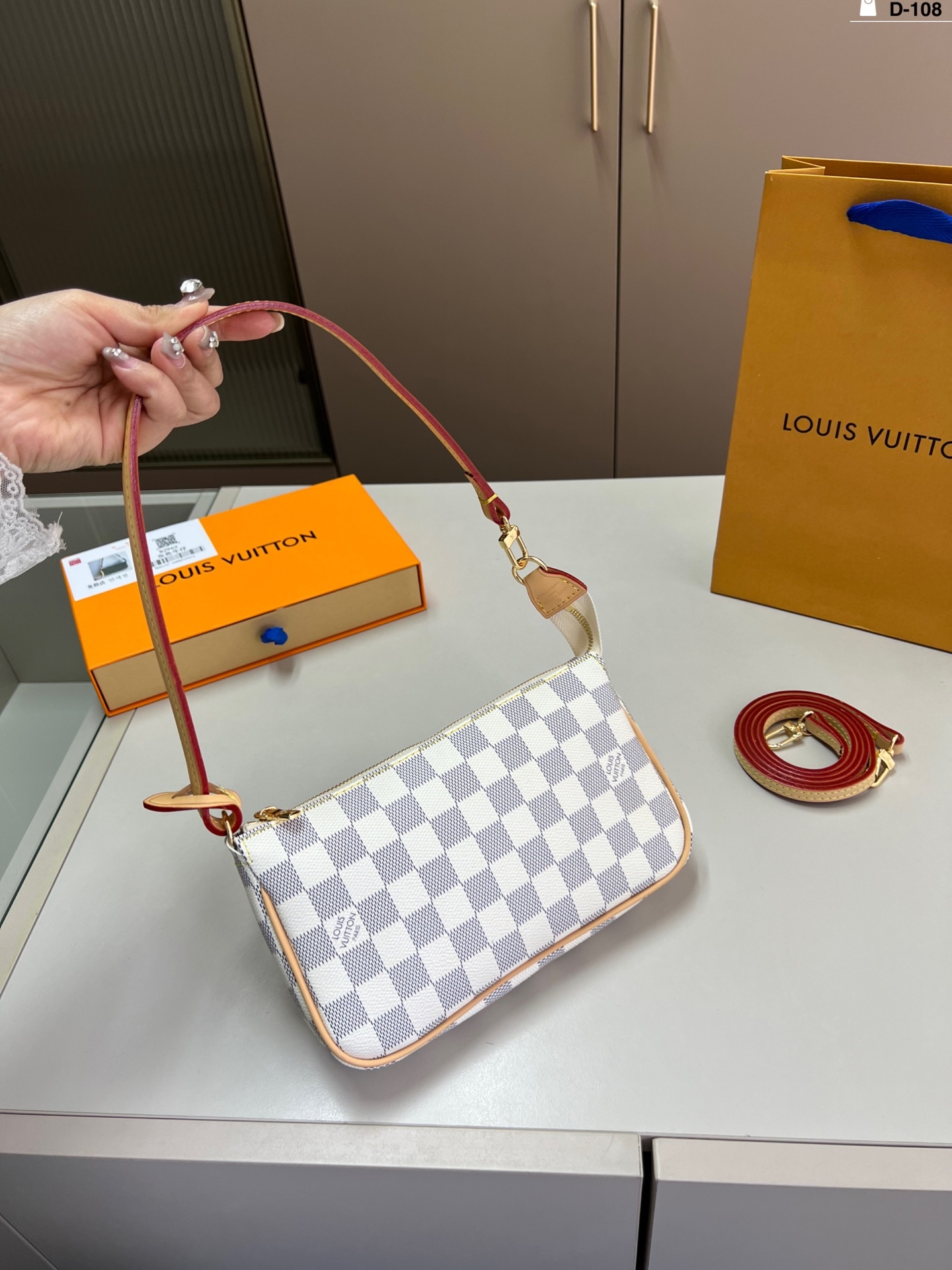 louis-new-arrival-ivy-bag-size-21-12-cm-355