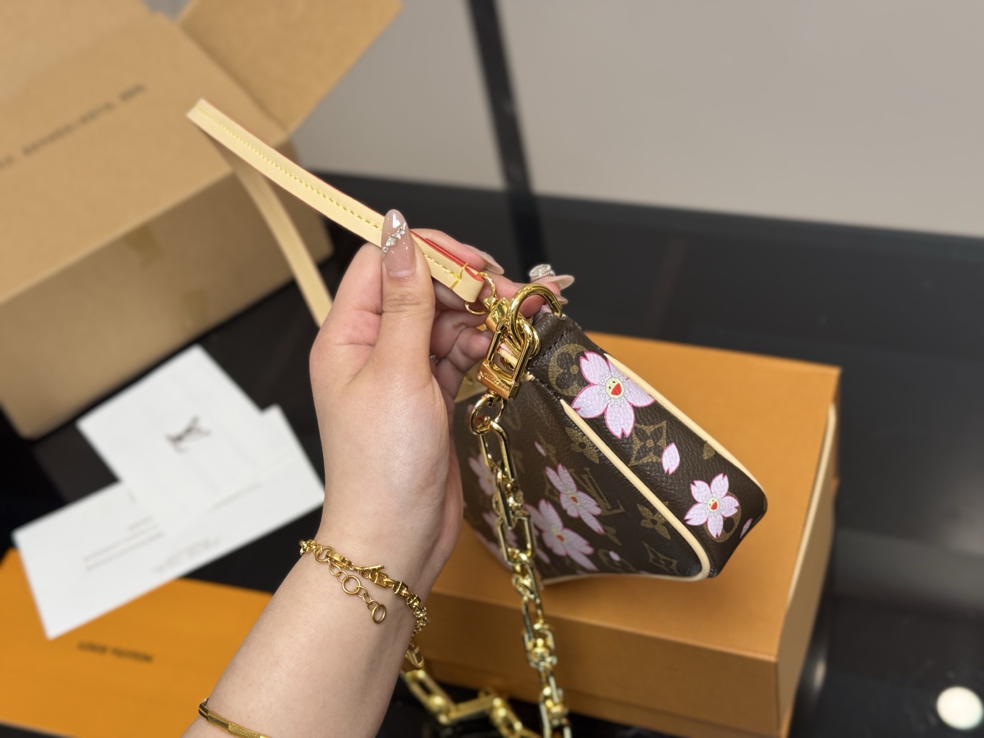 louis-new-arrival-chain-bag-008-size-21-12cm-6007