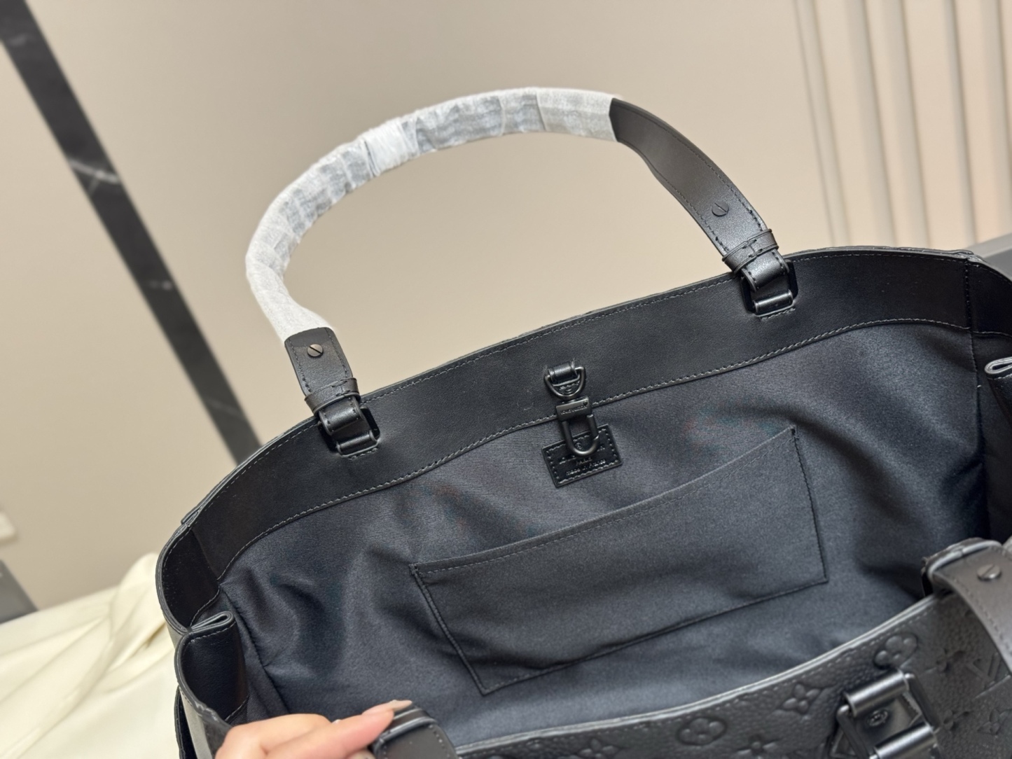 Louis new arrival sac plat tote bag size: 42 * 32cm