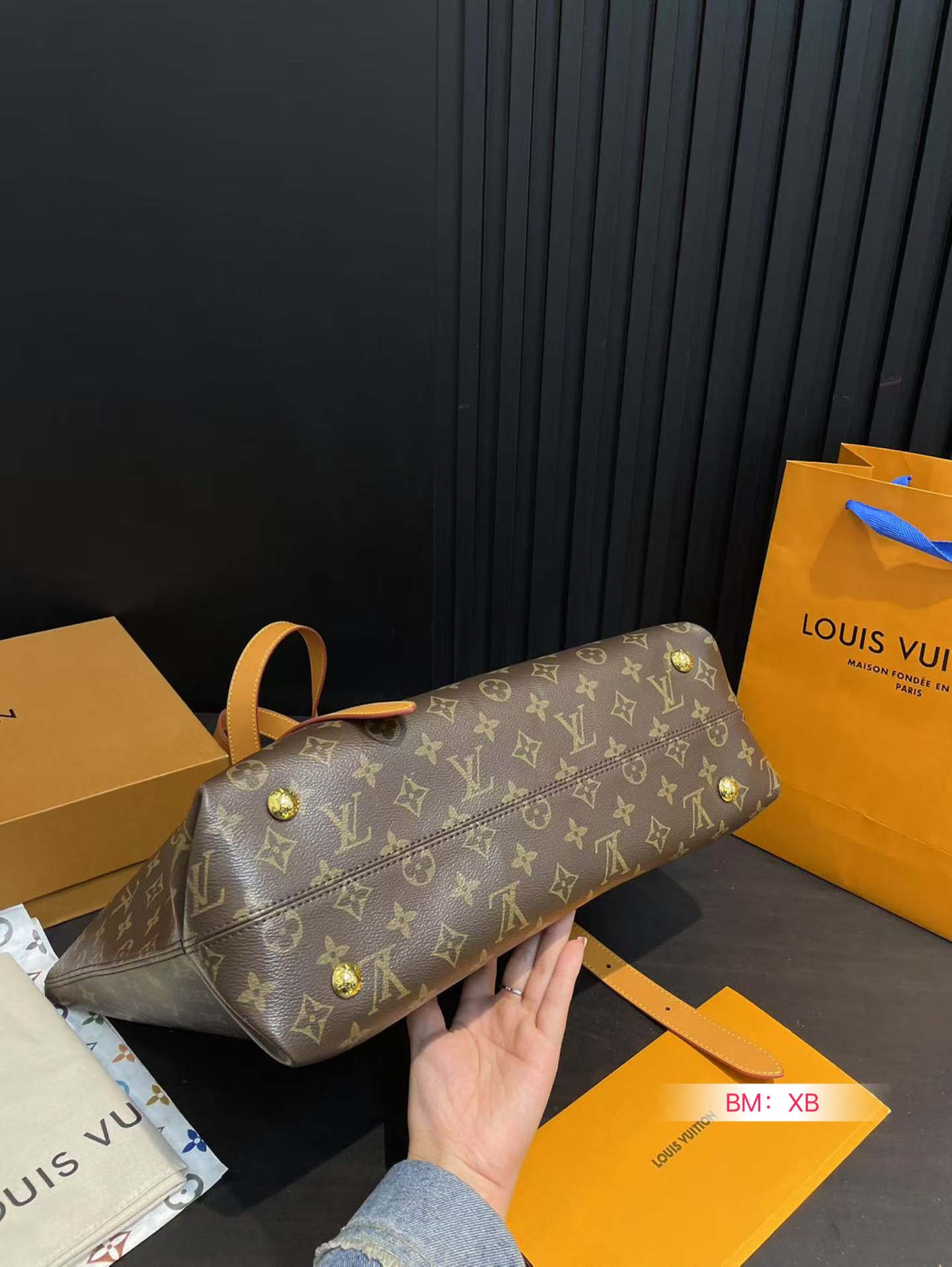 Louis new arrival tote bag size: 44*30 cm