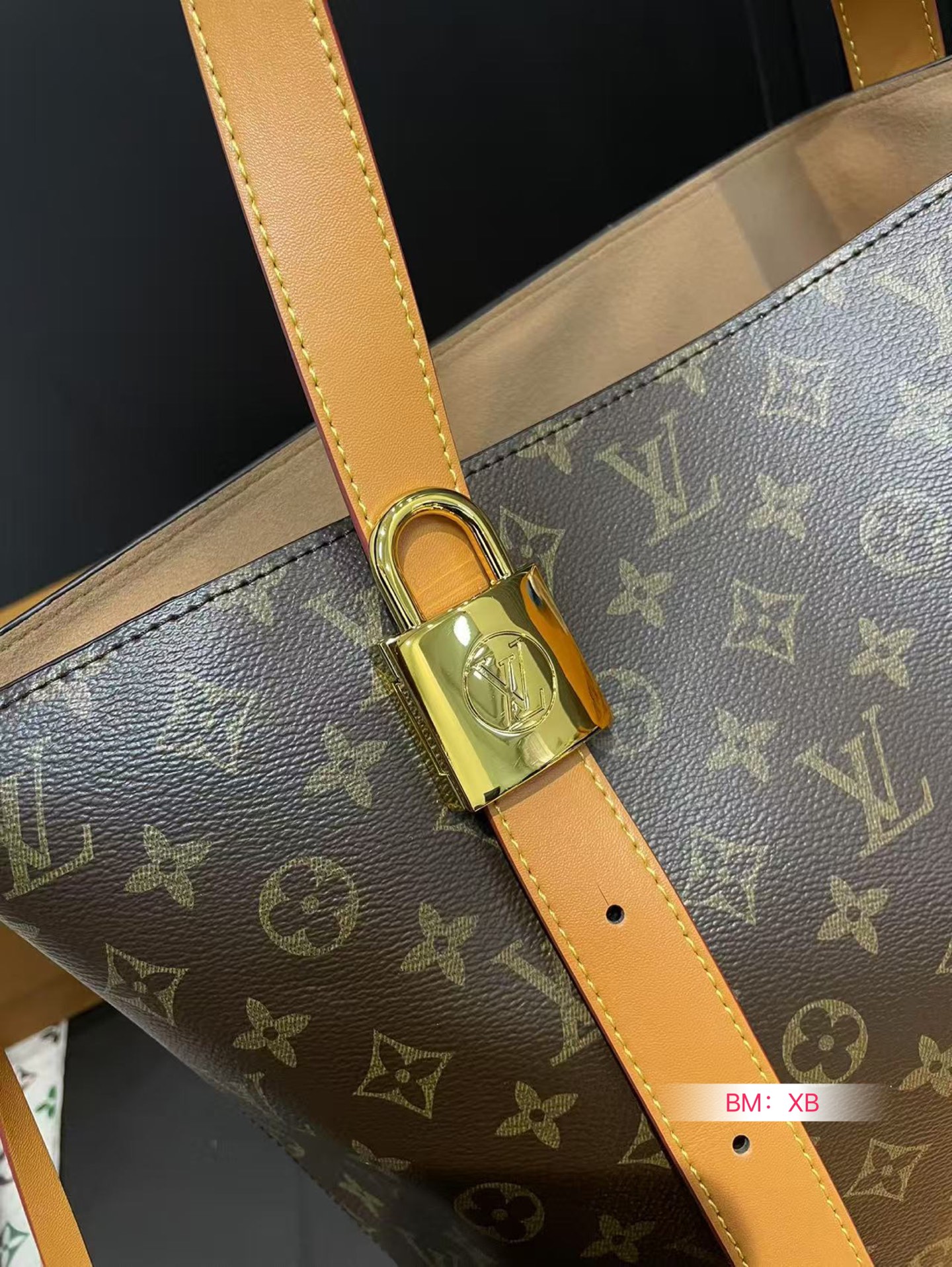 Louis new arrival tote bag size: 44*30 cm