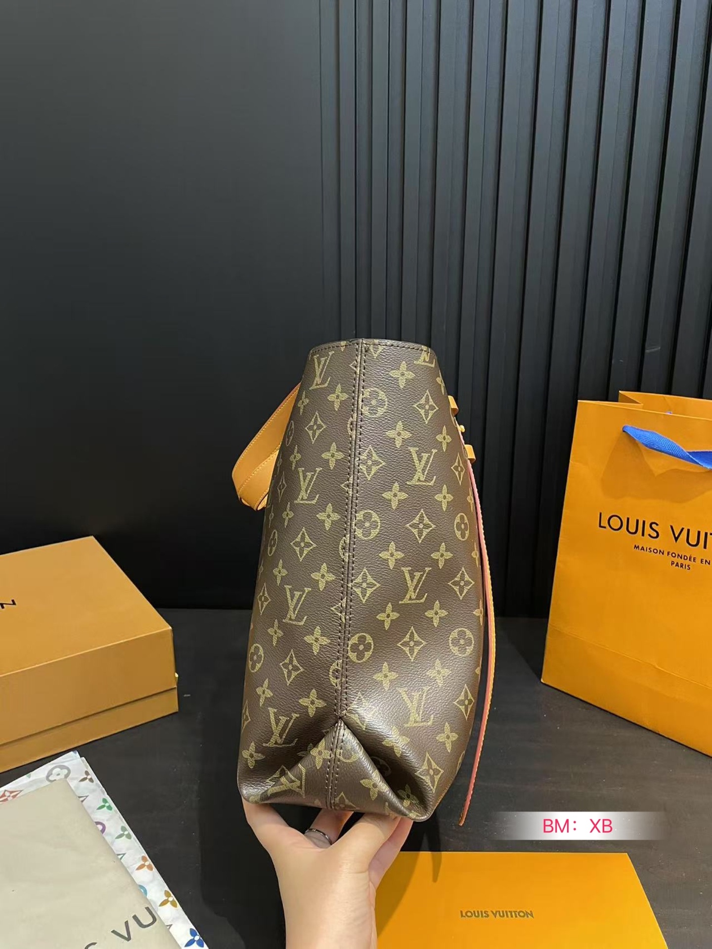 Louis new arrival tote bag size: 44*30 cm