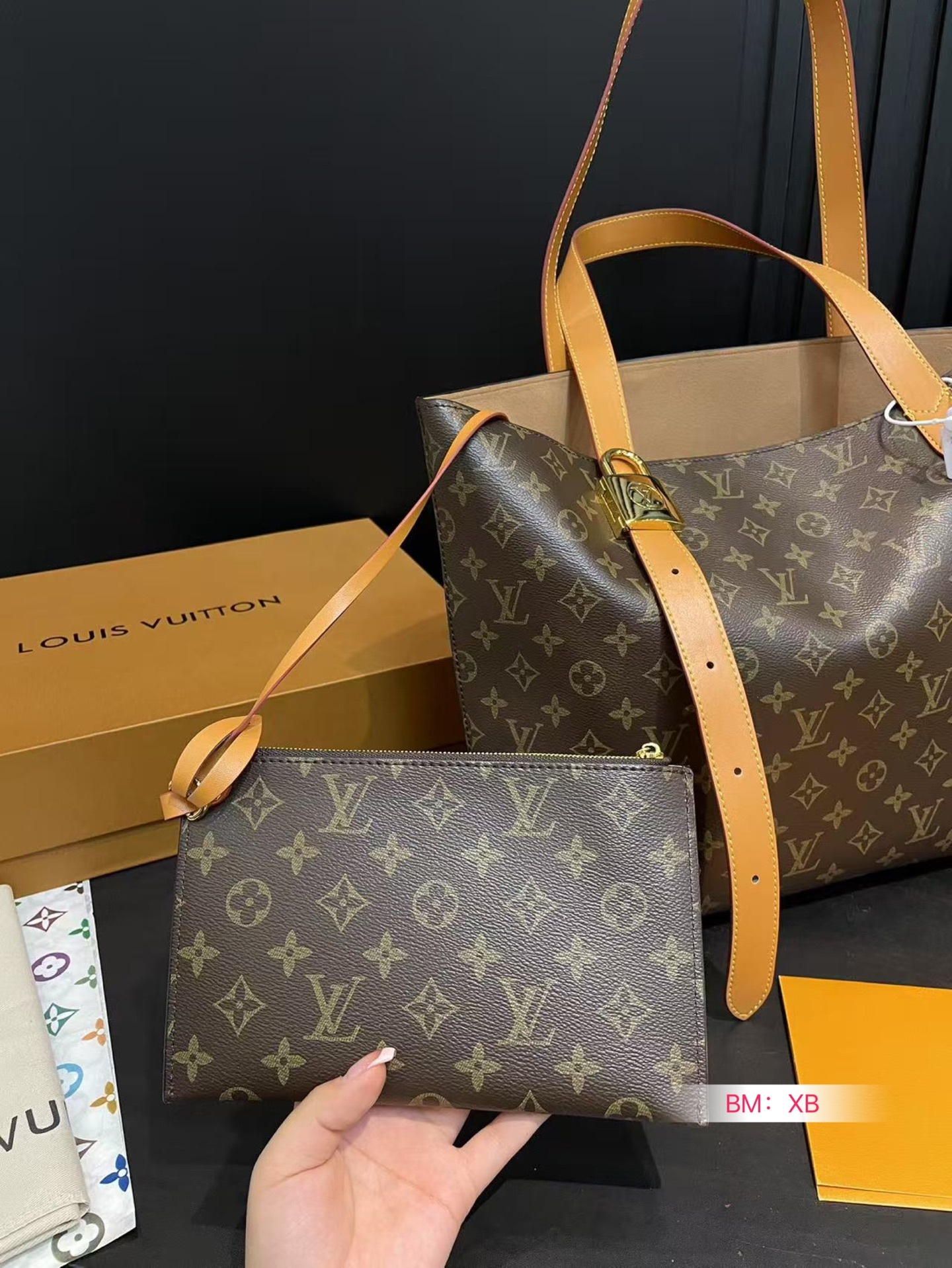 Louis new arrival tote bag size: 44*30 cm