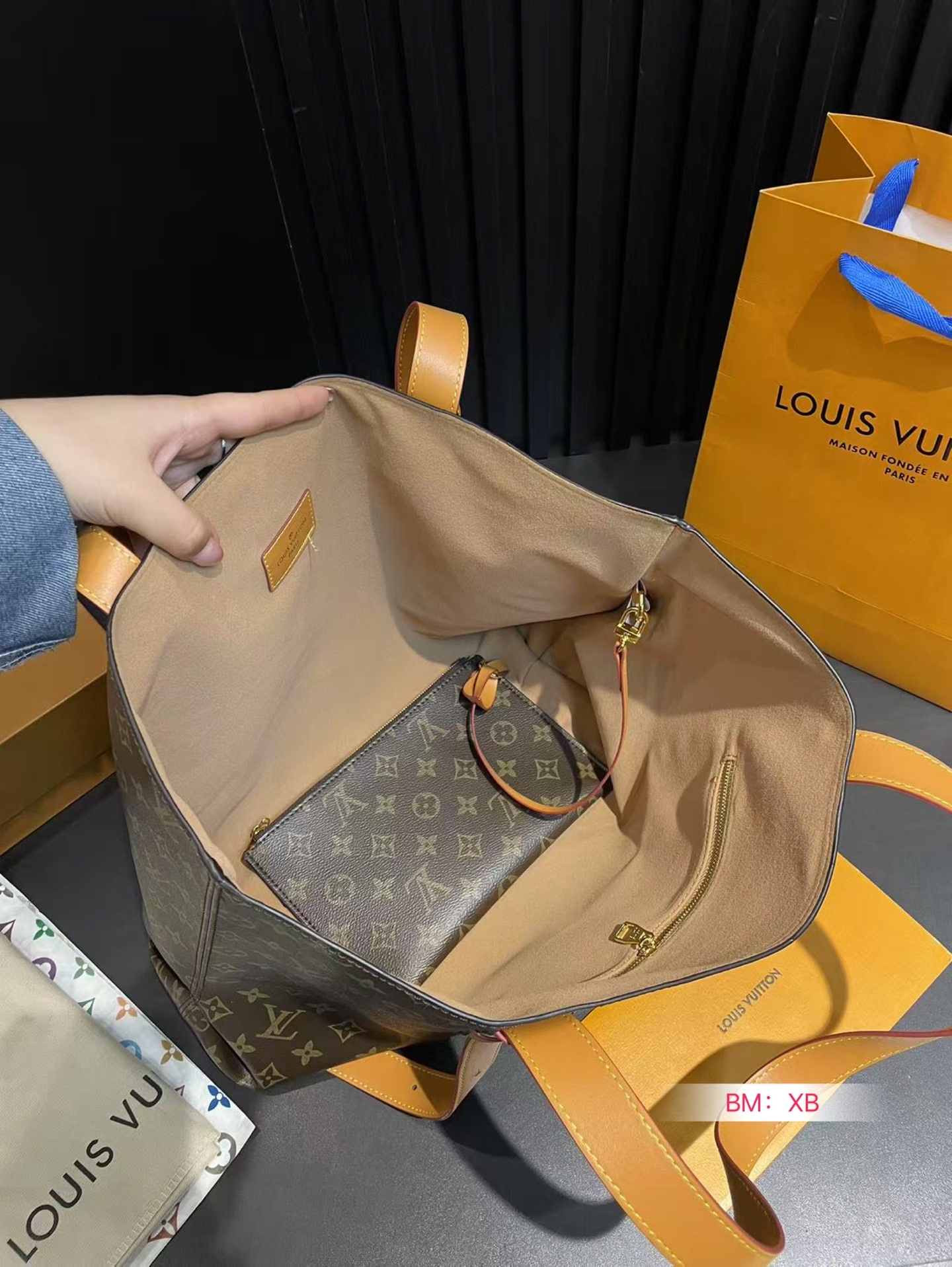 Louis new arrival tote bag size: 44*30 cm