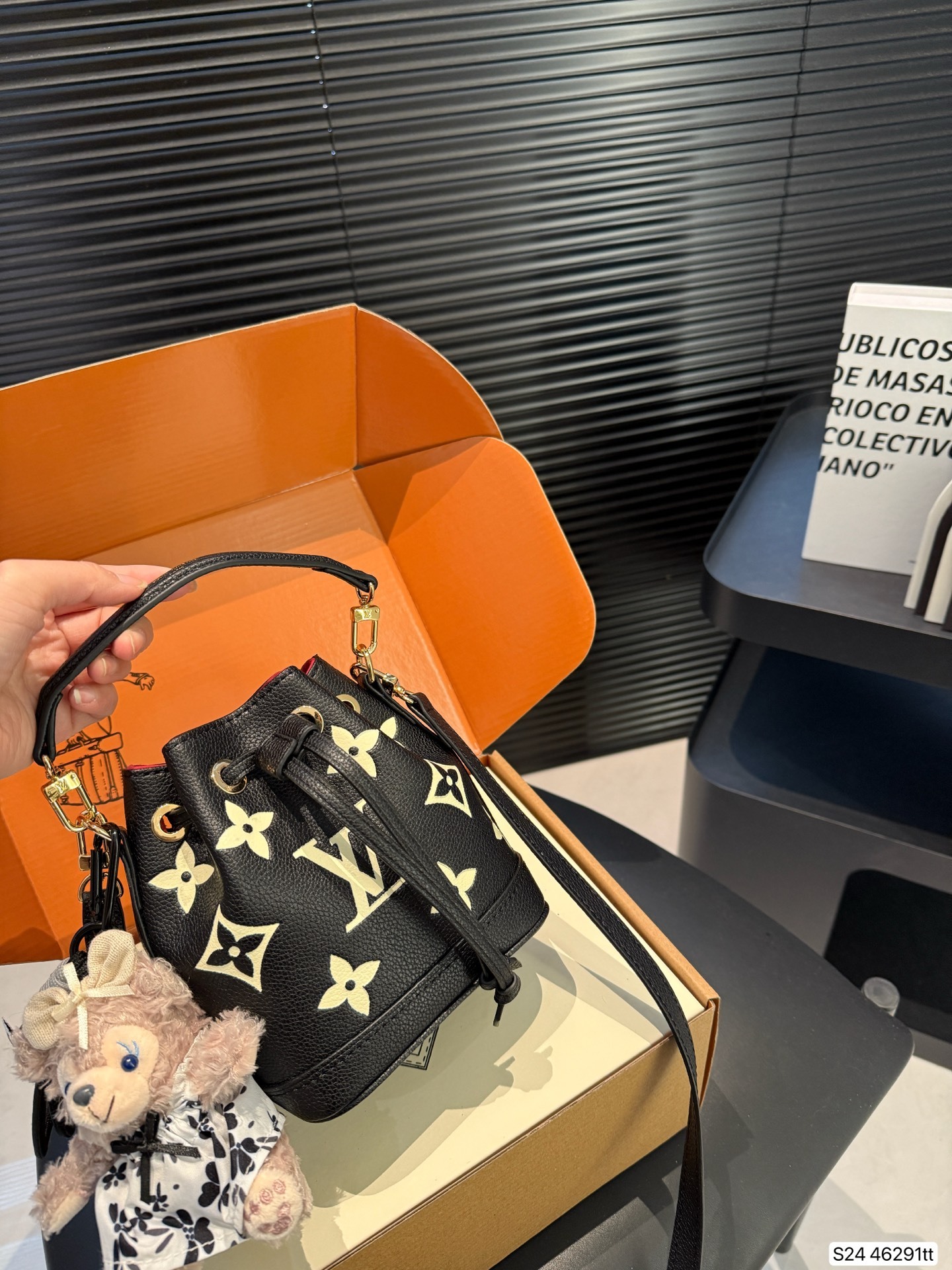 louis-new-arrival-bucket-bag-46291-size-13-15-cm-6488