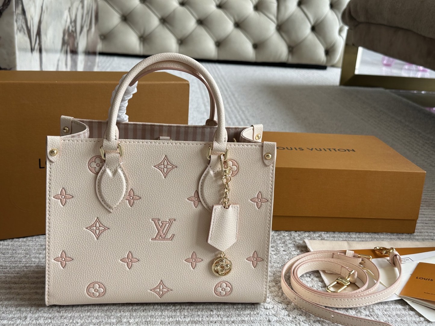 Louis new arrival onthego bag 008 size: 25*20 cm