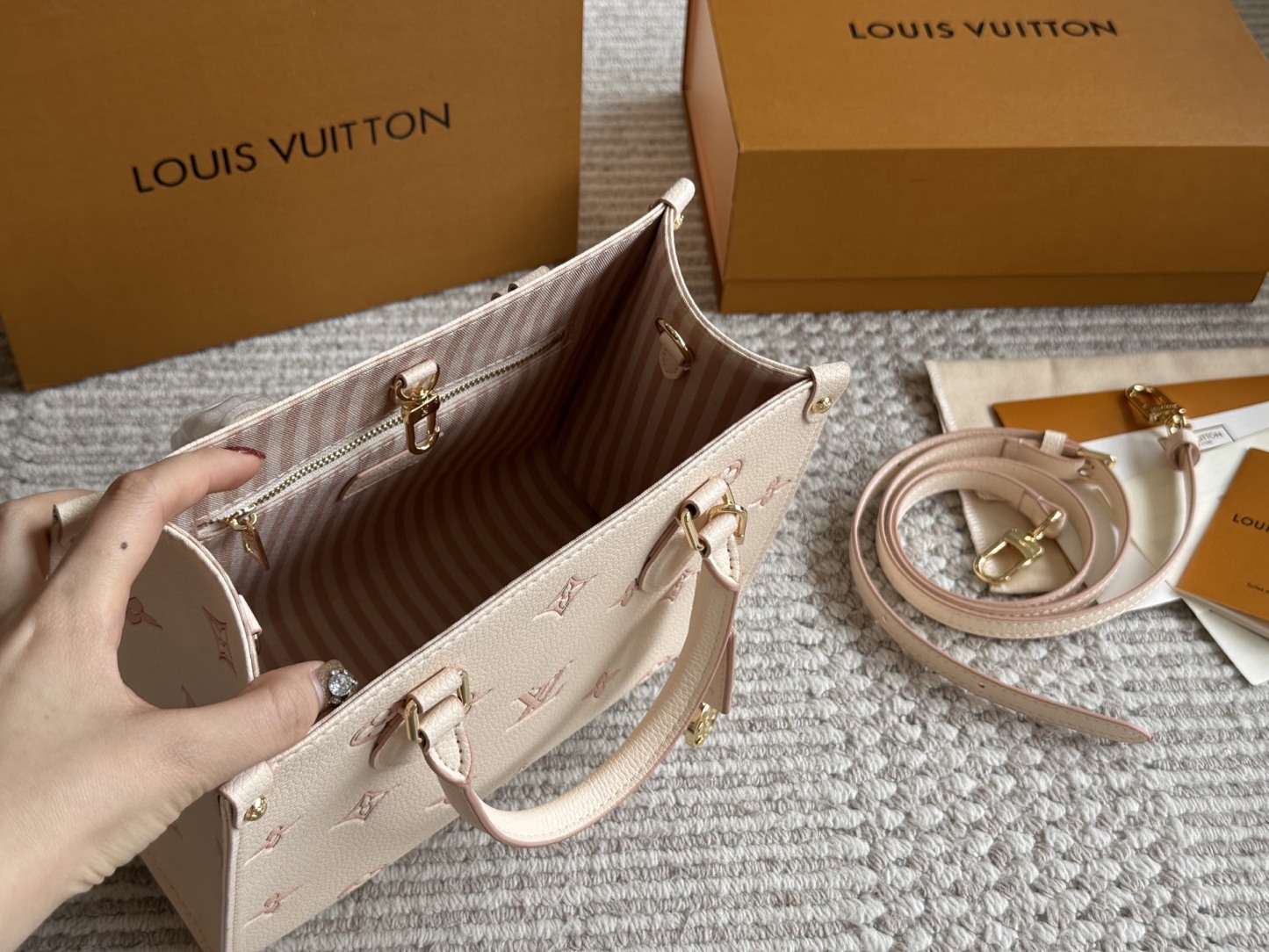 Louis new arrival onthego bag 008 size: 25*20 cm