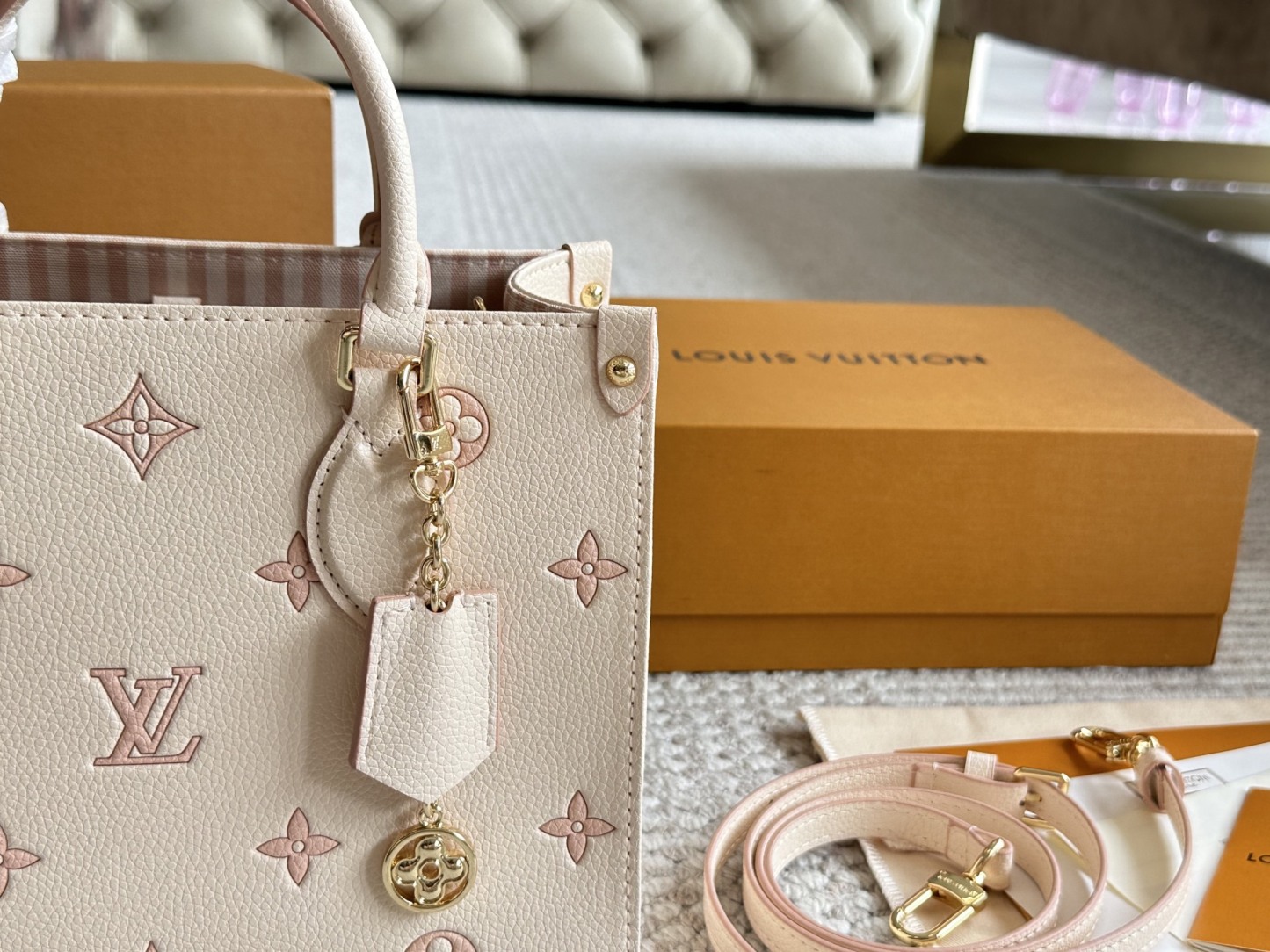 Louis new arrival onthego bag 008 size: 25*20 cm