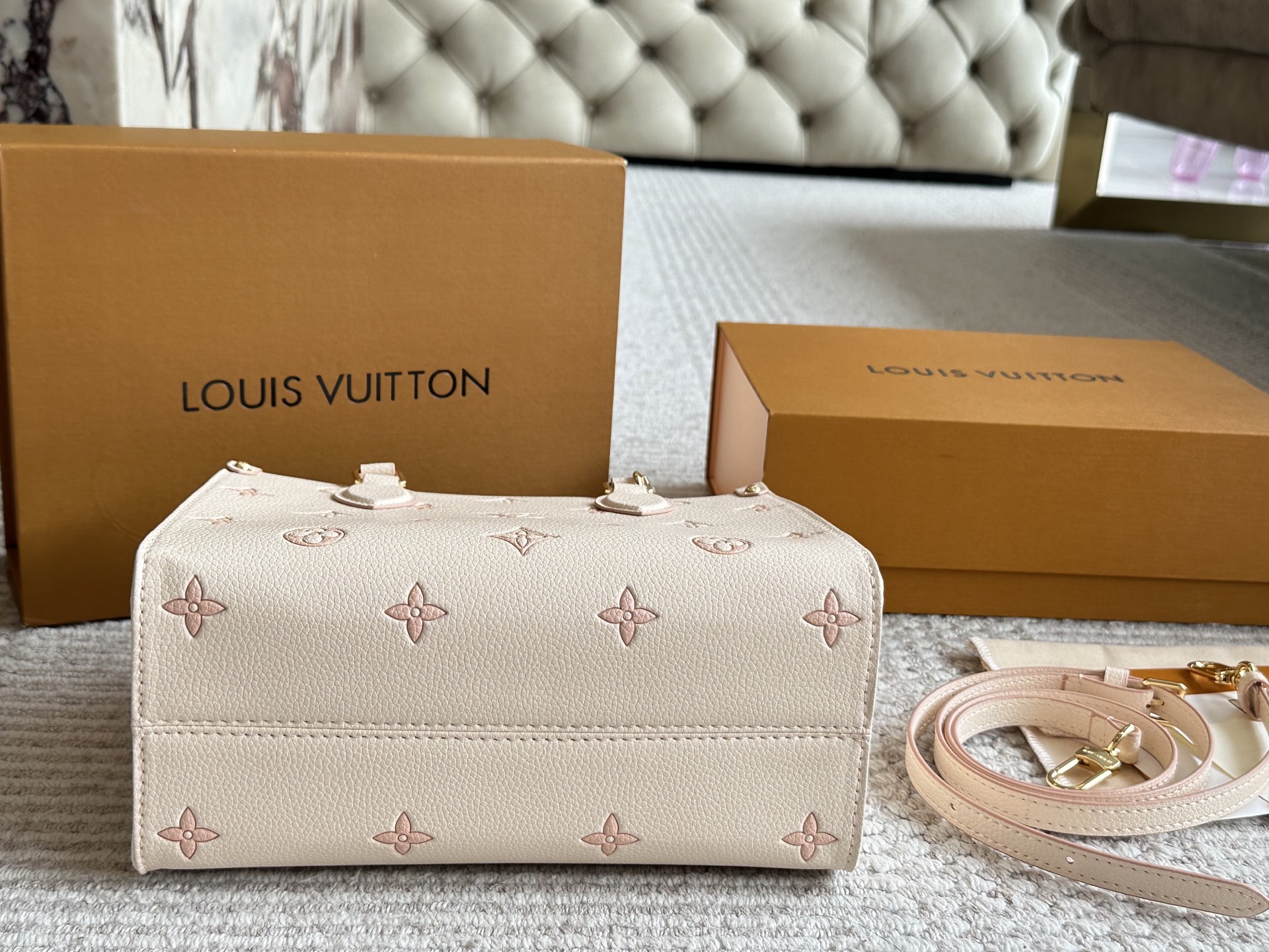 Louis new arrival onthego bag 008 size: 25*20 cm