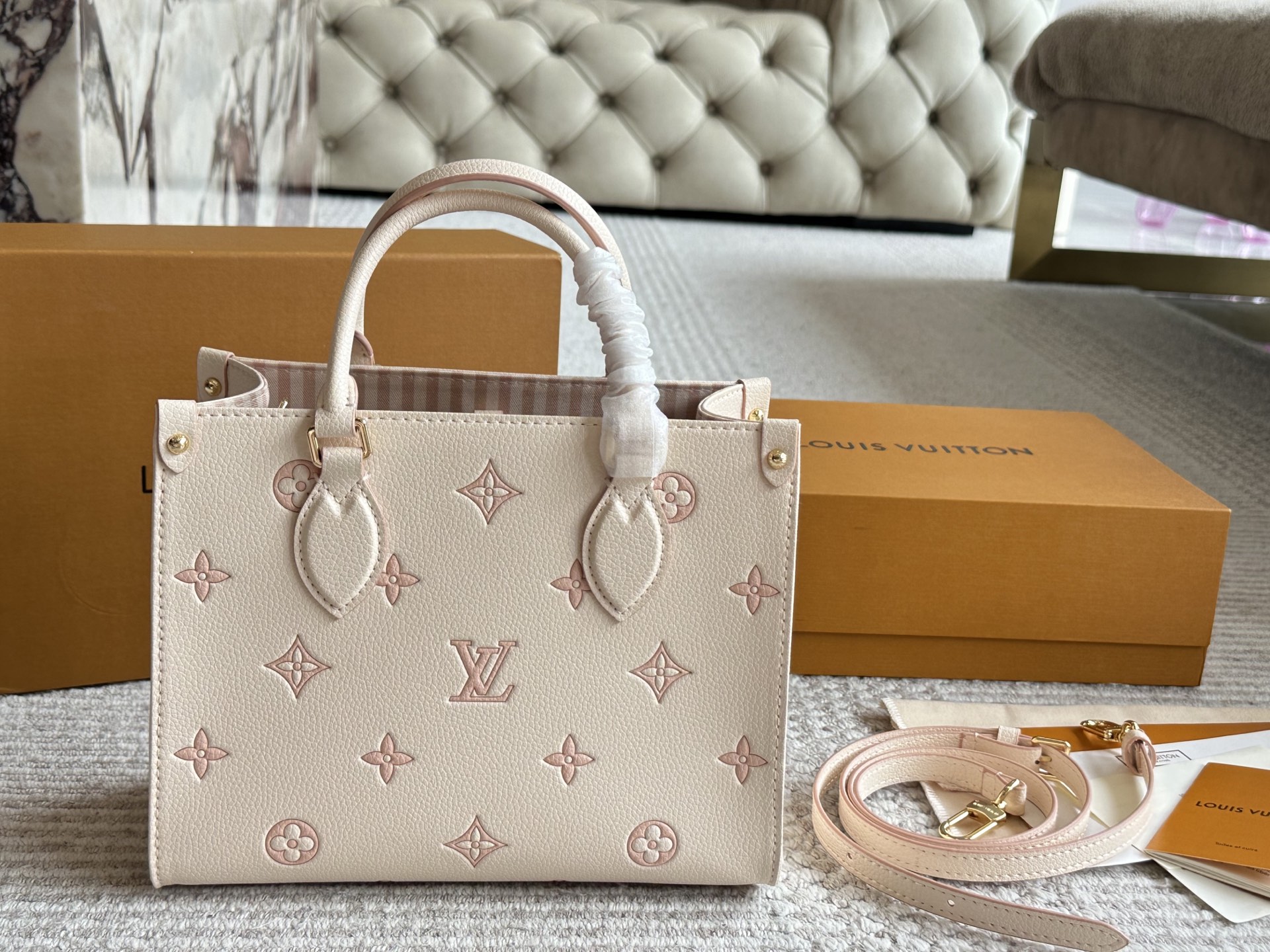 louis-new-arrival-onthego-bag-008-size-25-20-cm-741