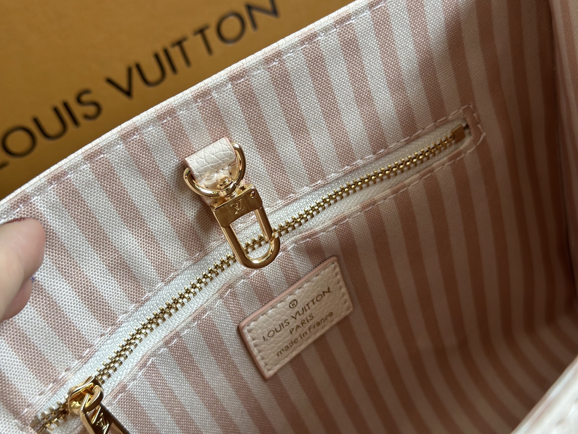 Louis new arrival onthego bag 008 size: 25*20 cm