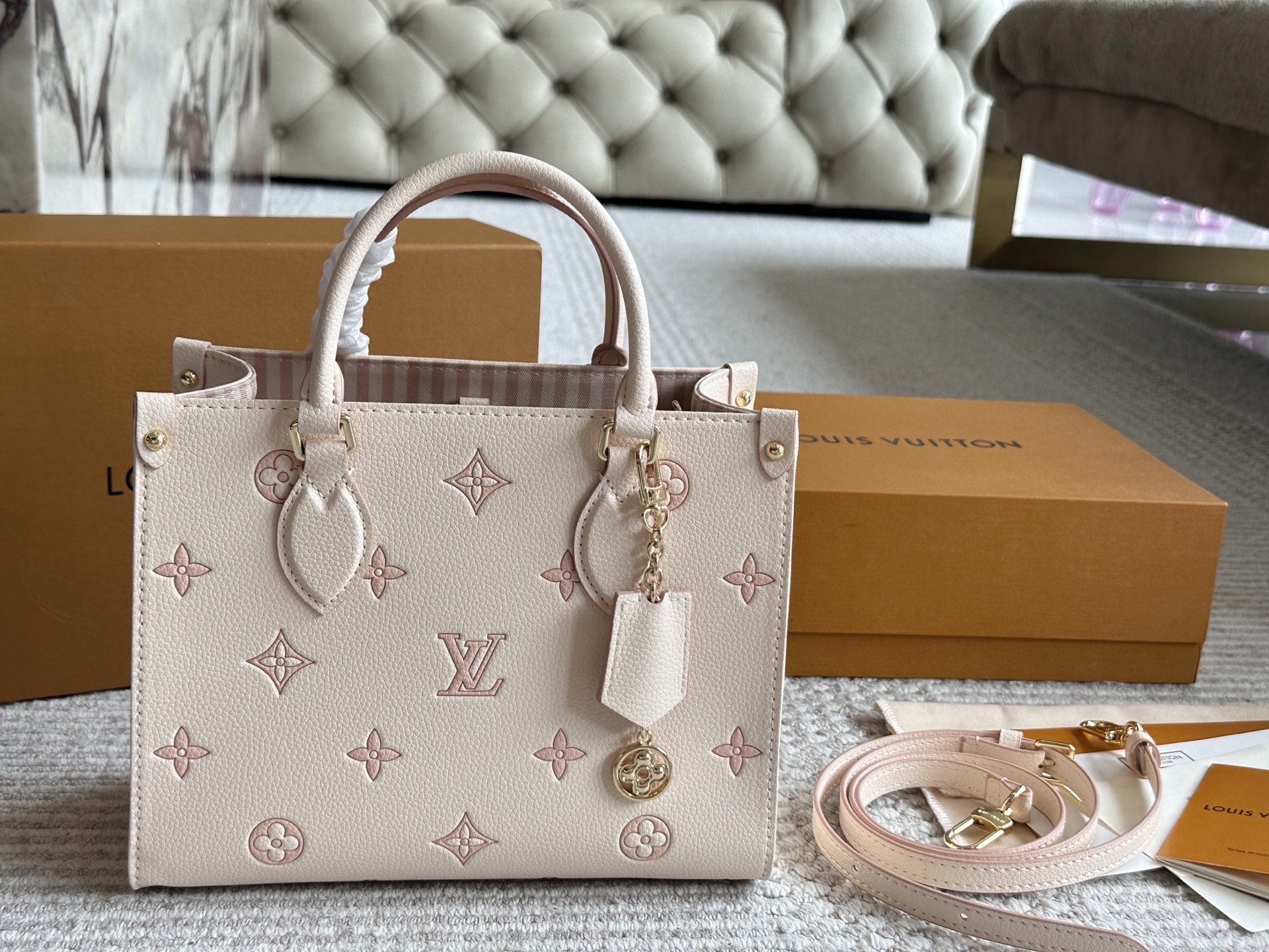 Louis new arrival onthego bag 008 size: 25*20 cm