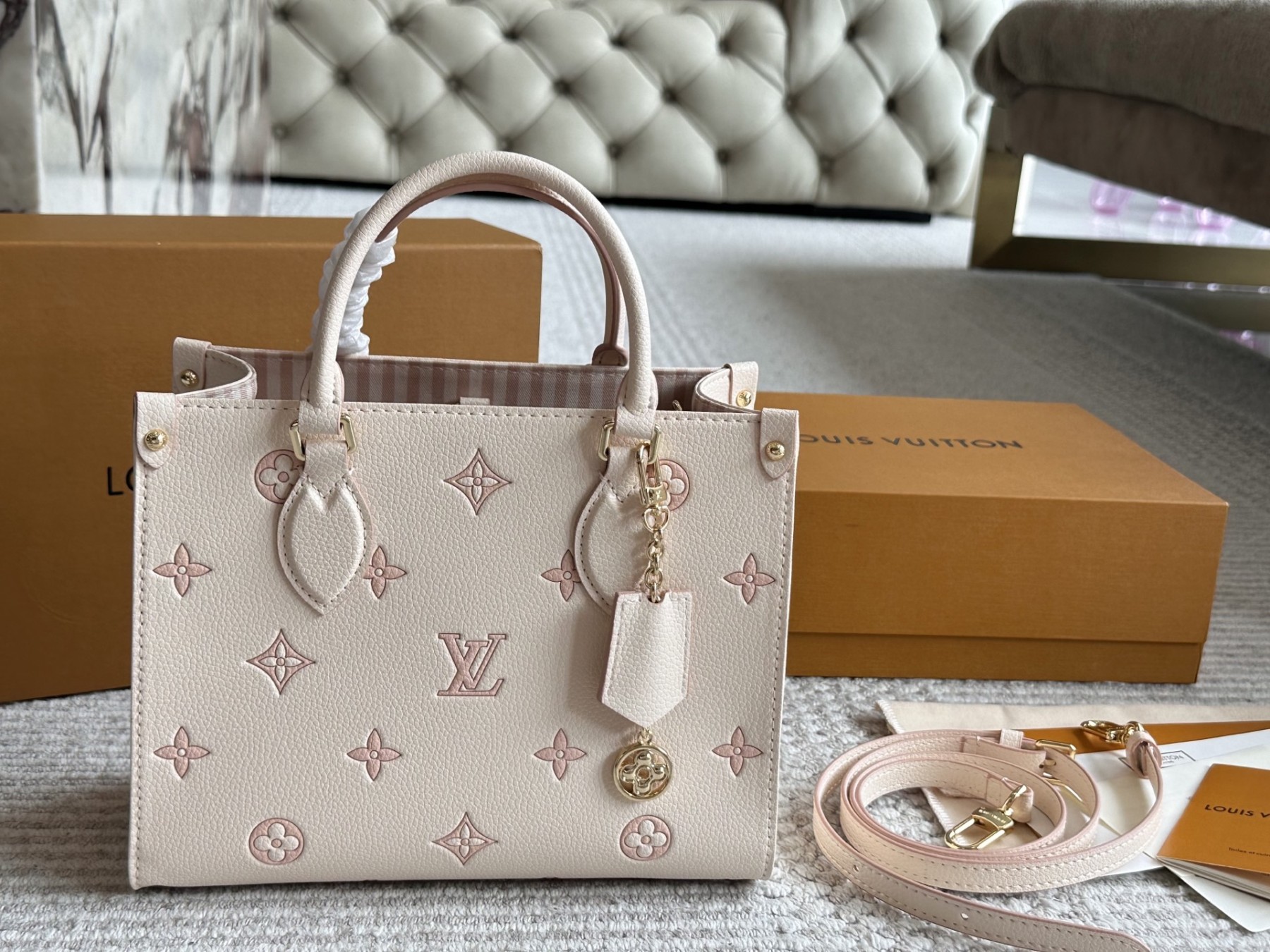 Louis new arrival onthego bag 008 size: 25*20 cm