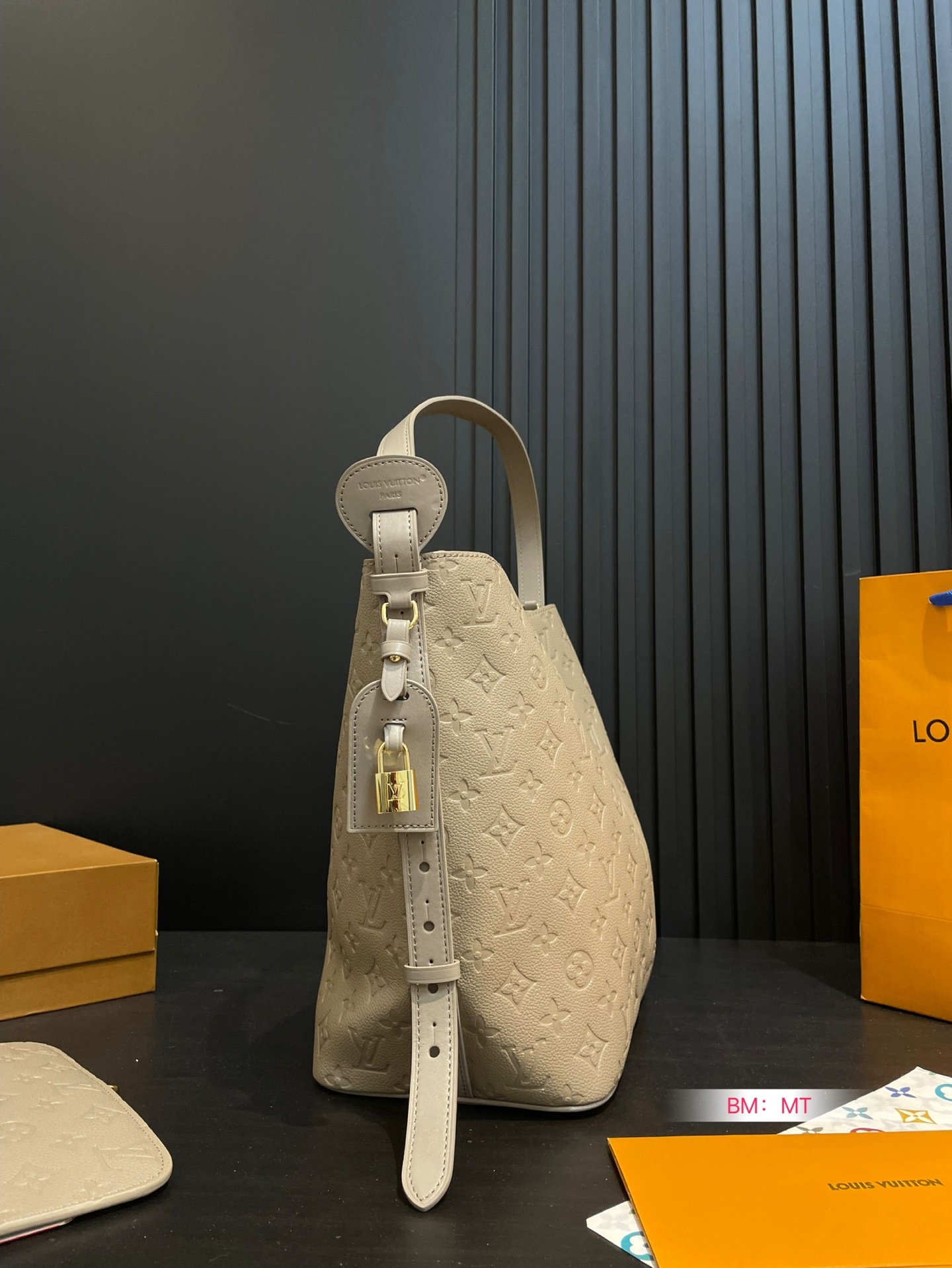 louis-new-arrival-all-in-bb-hobo-bag-003-size-26-30-cm-9354