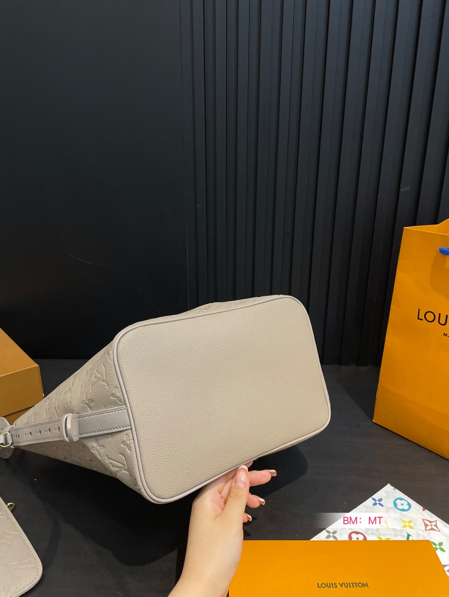 louis-new-arrival-all-in-bb-hobo-bag-003-size-26-30-cm-9354