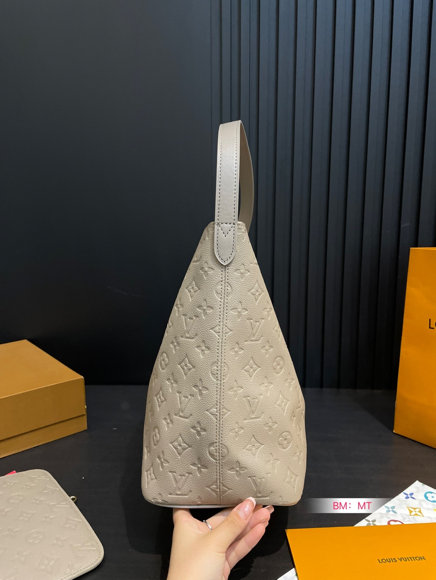 louis-new-arrival-all-in-bb-hobo-bag-003-size-26-30-cm-9354