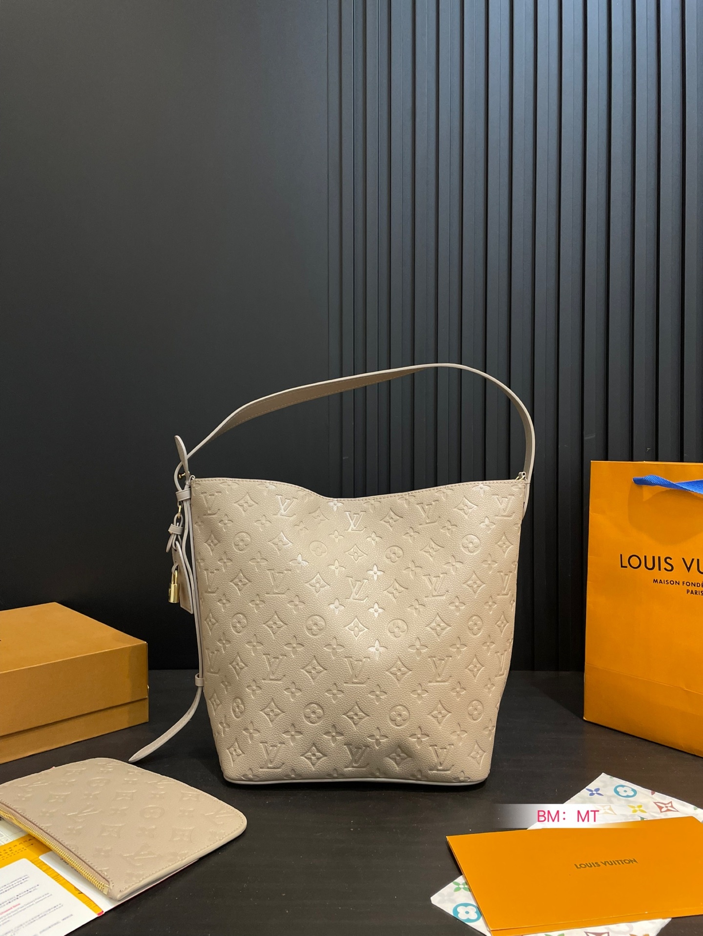 louis-new-arrival-all-in-bb-hobo-bag-003-size-26-30-cm-9354