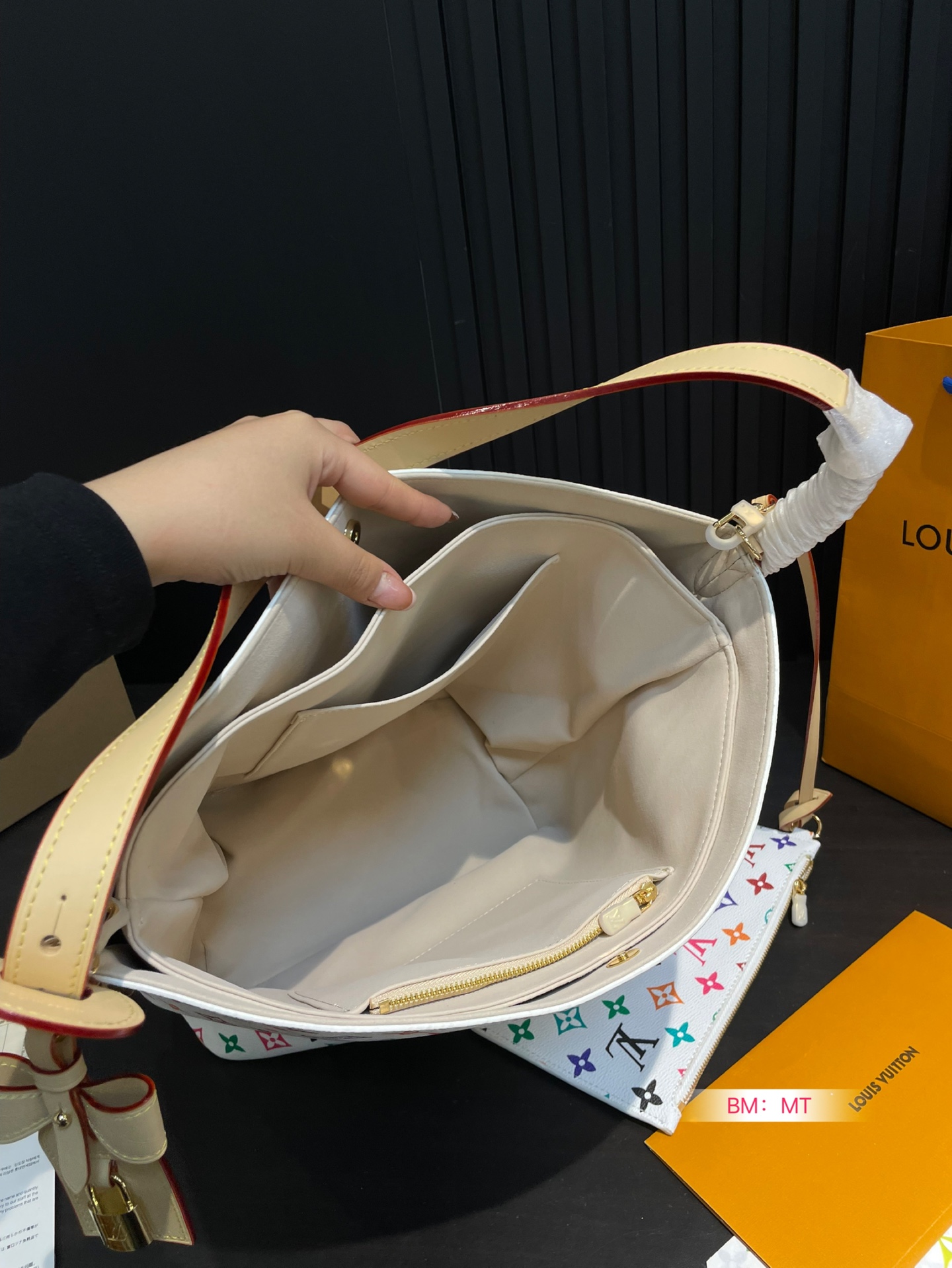 louis-new-arrival-all-in-bb-hobo-bag-002-size-26-30-cm-1916