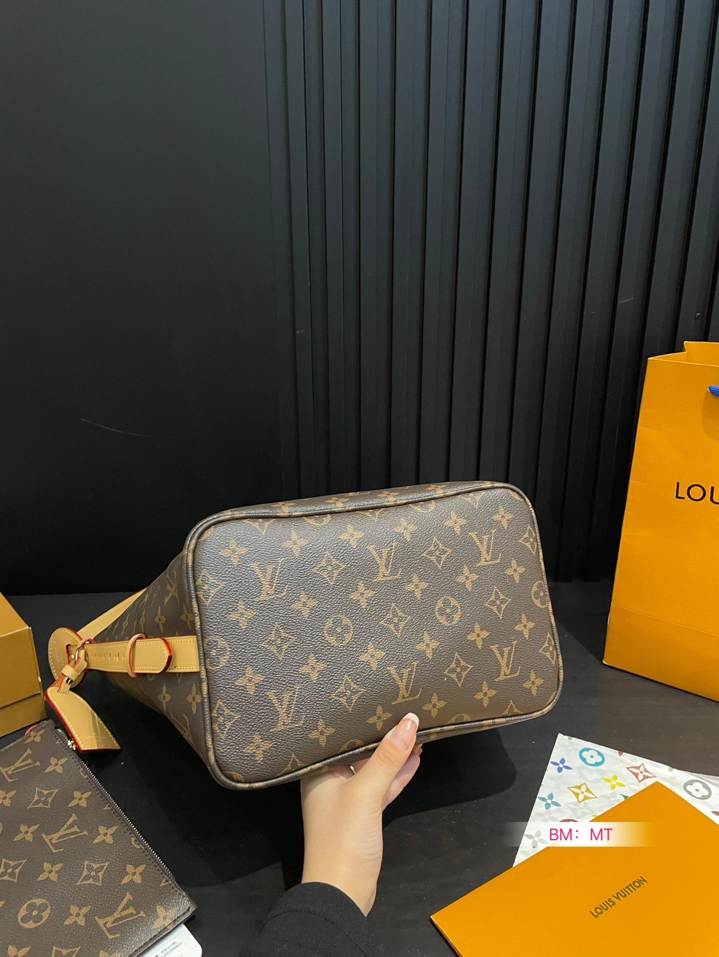 louis-new-arrival-all-in-bb-hobo-bag-size-26-30-cm-5437