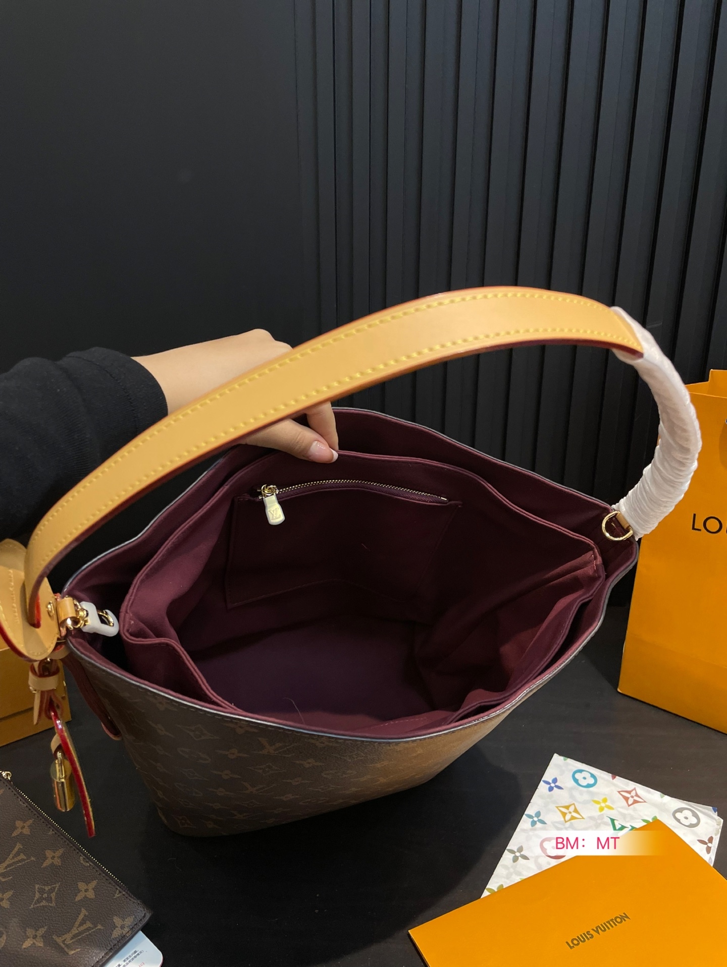 louis-new-arrival-all-in-bb-hobo-bag-size-26-30-cm-5437