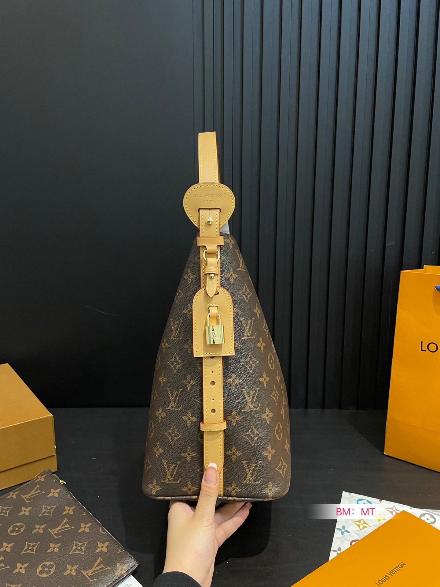 louis-new-arrival-all-in-bb-hobo-bag-size-26-30-cm-5437