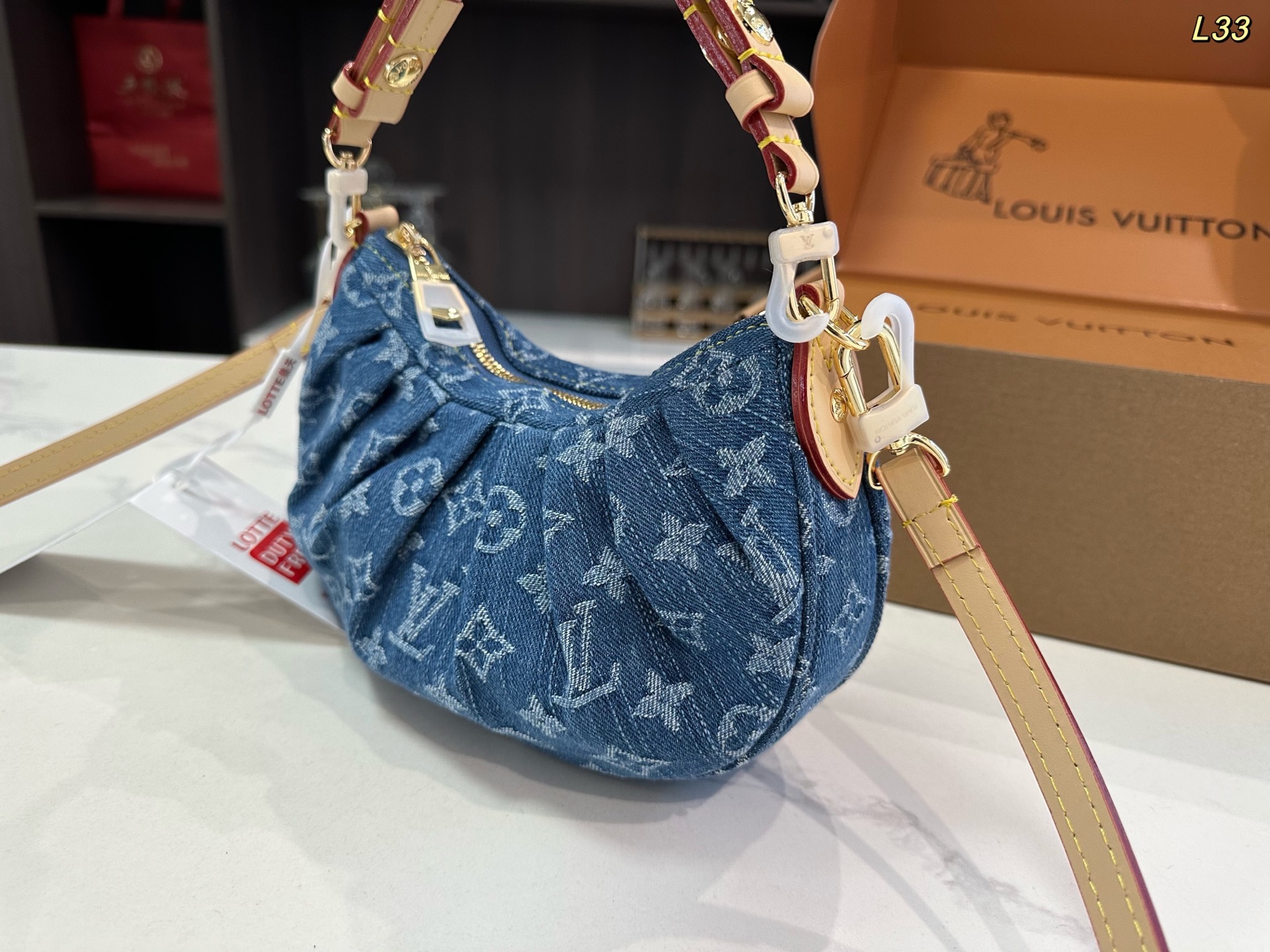 Louis new arrival Pochette Valley bag size: 20*12 cm