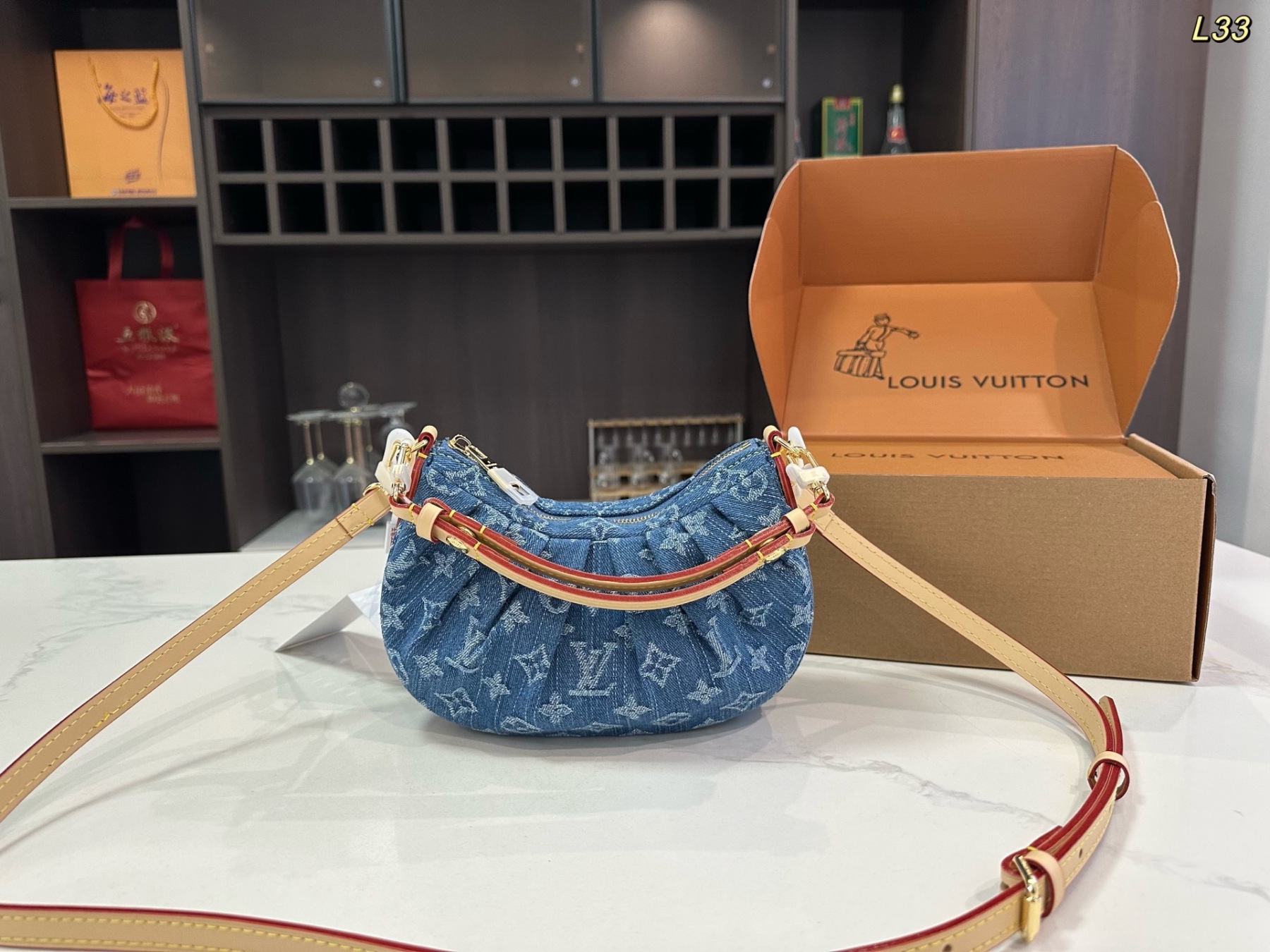 Louis new arrival Pochette Valley bag size: 20*12 cm