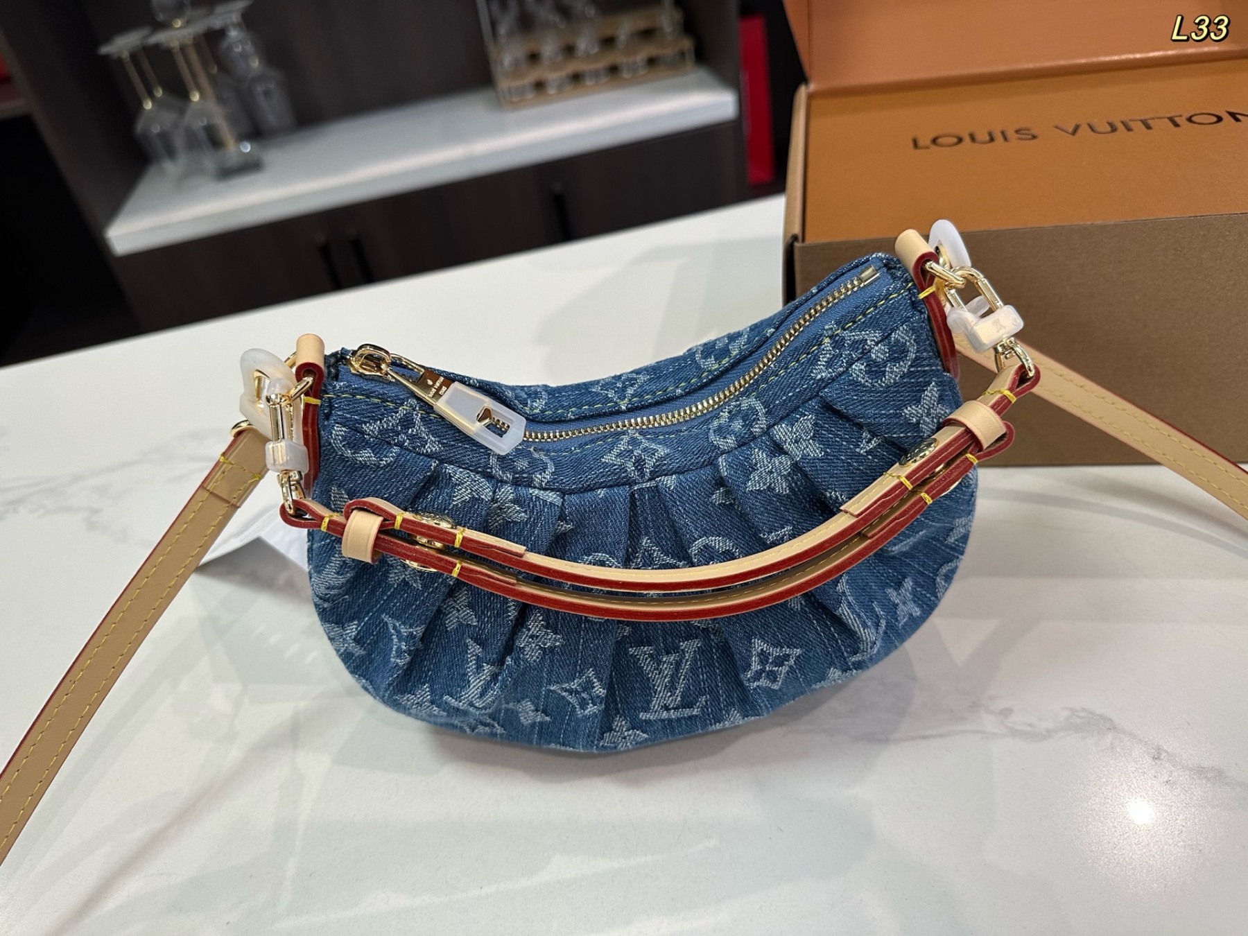 Louis new arrival Pochette Valley bag size: 20*12 cm