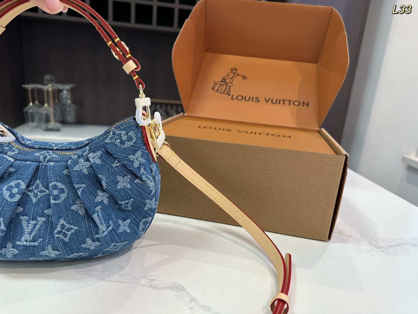 Louis new arrival Pochette Valley bag size: 20*12 cm