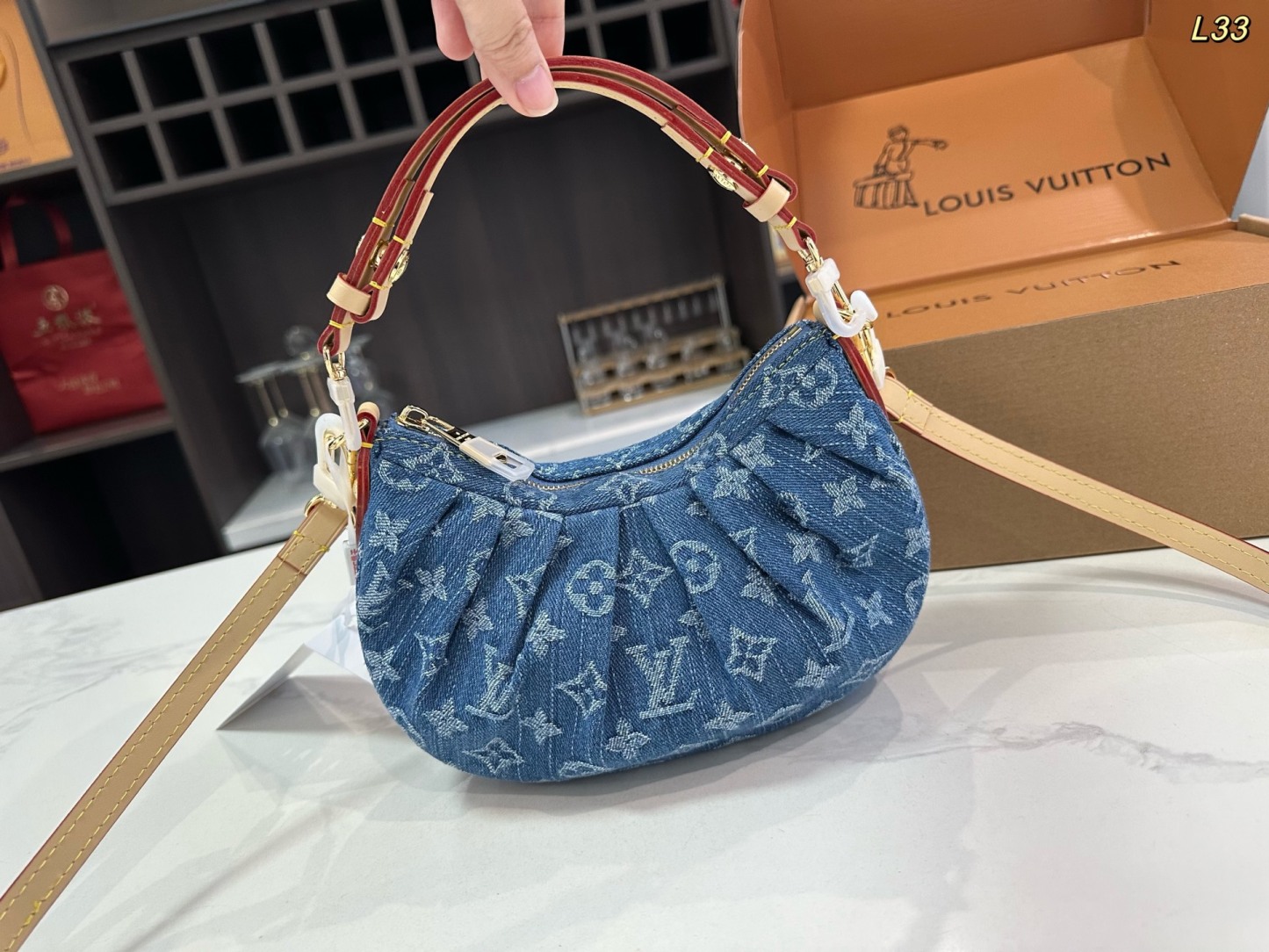 louis-new-arrival-pochette-valley-bag-size-20-12-cm-7700