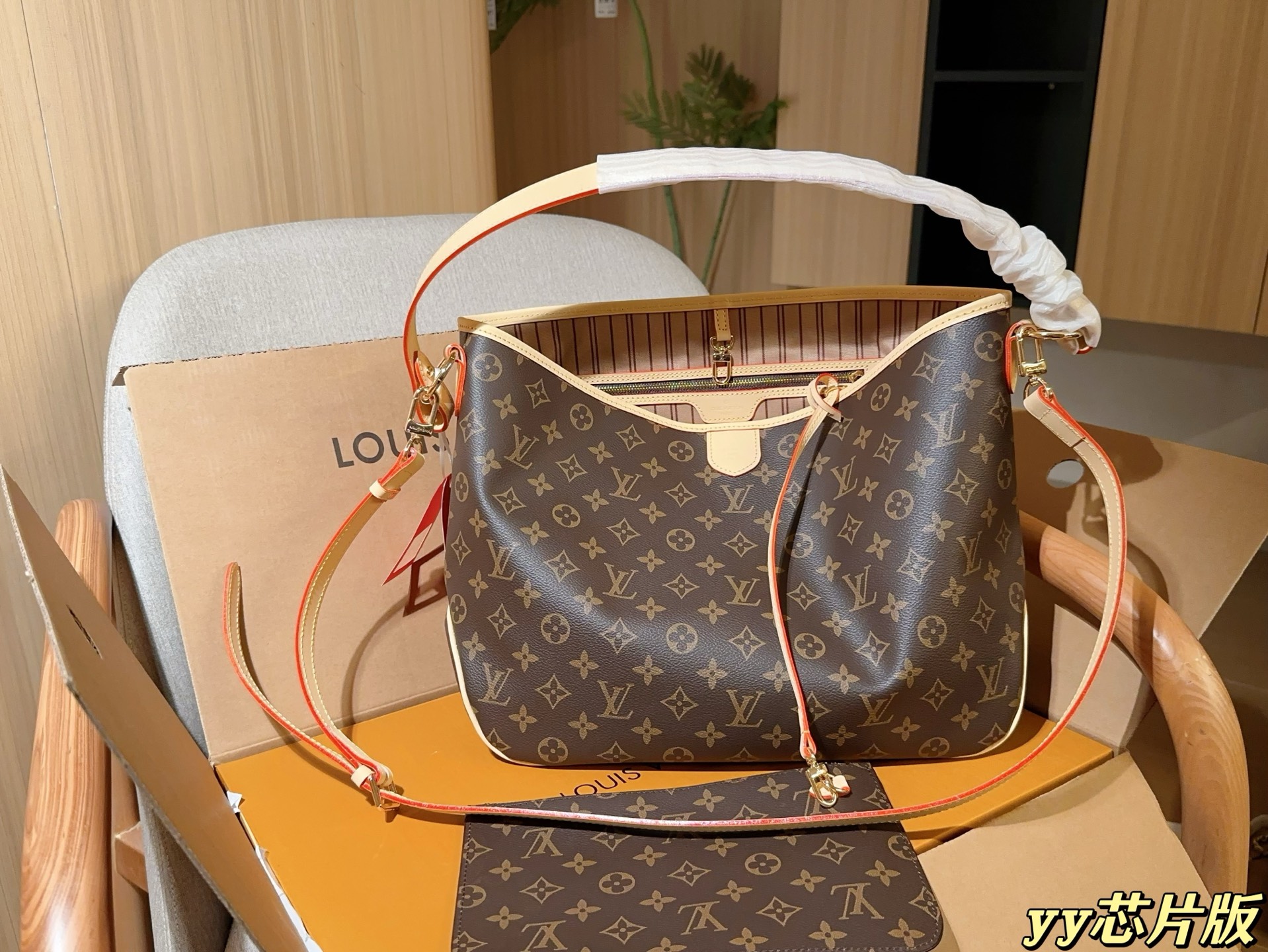 Louis new arrival Delightful PM tote bag size; 34*29*13 cm
