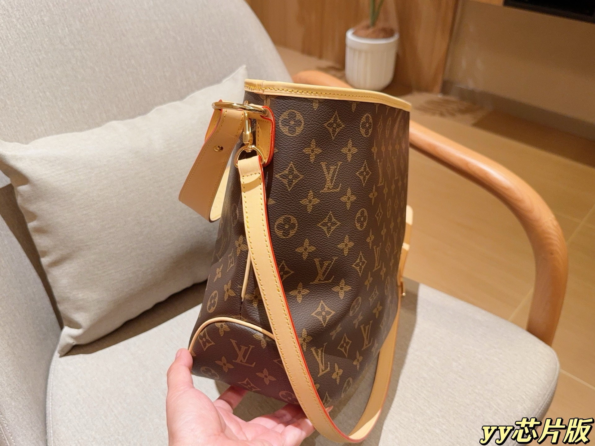 Louis new arrival Delightful PM tote bag size; 34*29*13 cm