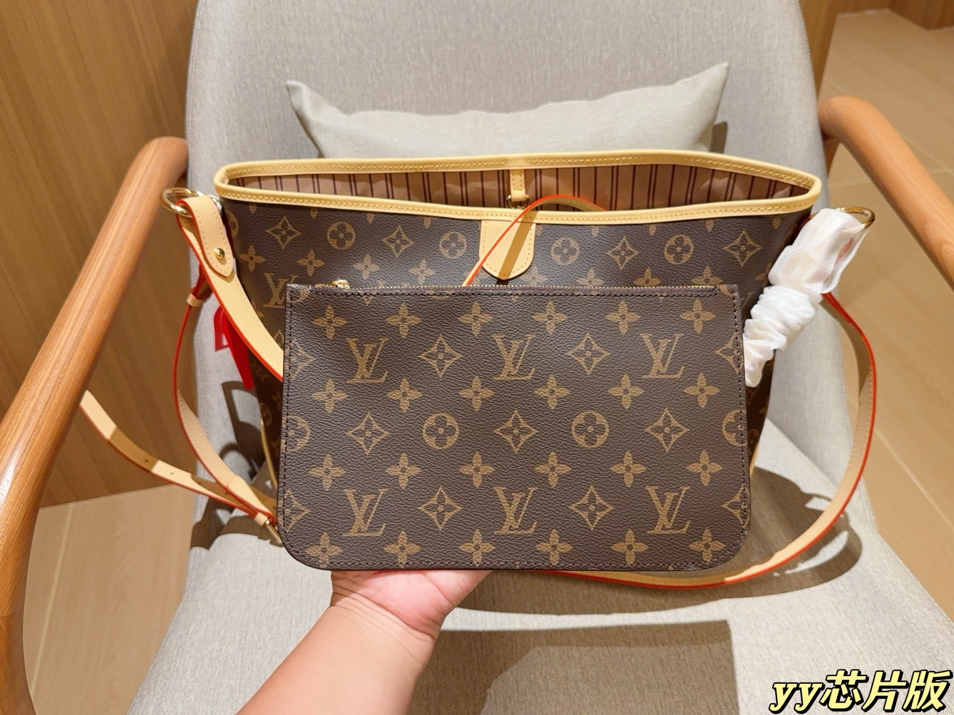 Louis new arrival Delightful PM tote bag size; 34*29*13 cm