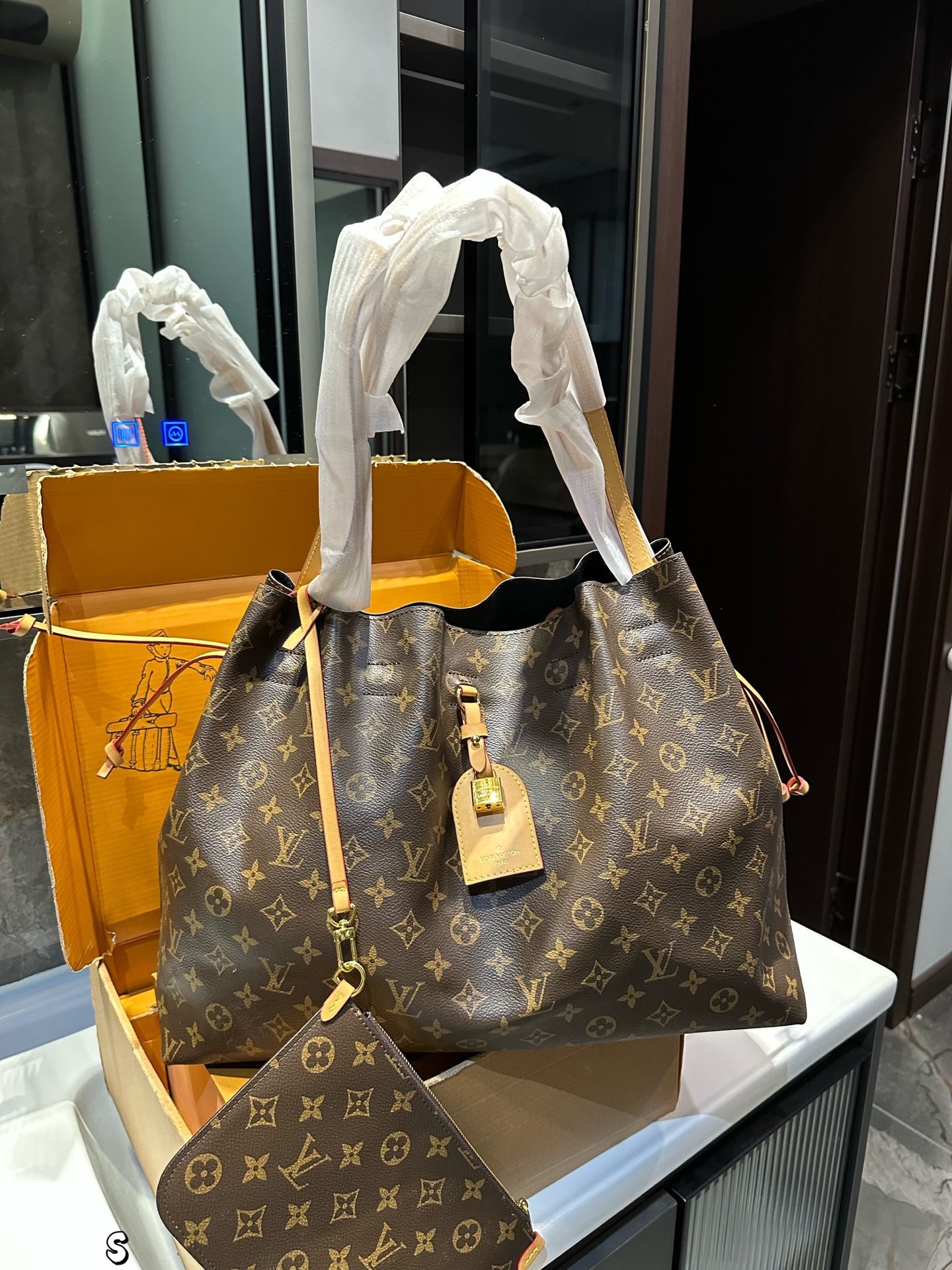 louis new arrival shopping tote bag size:42 * 30cm