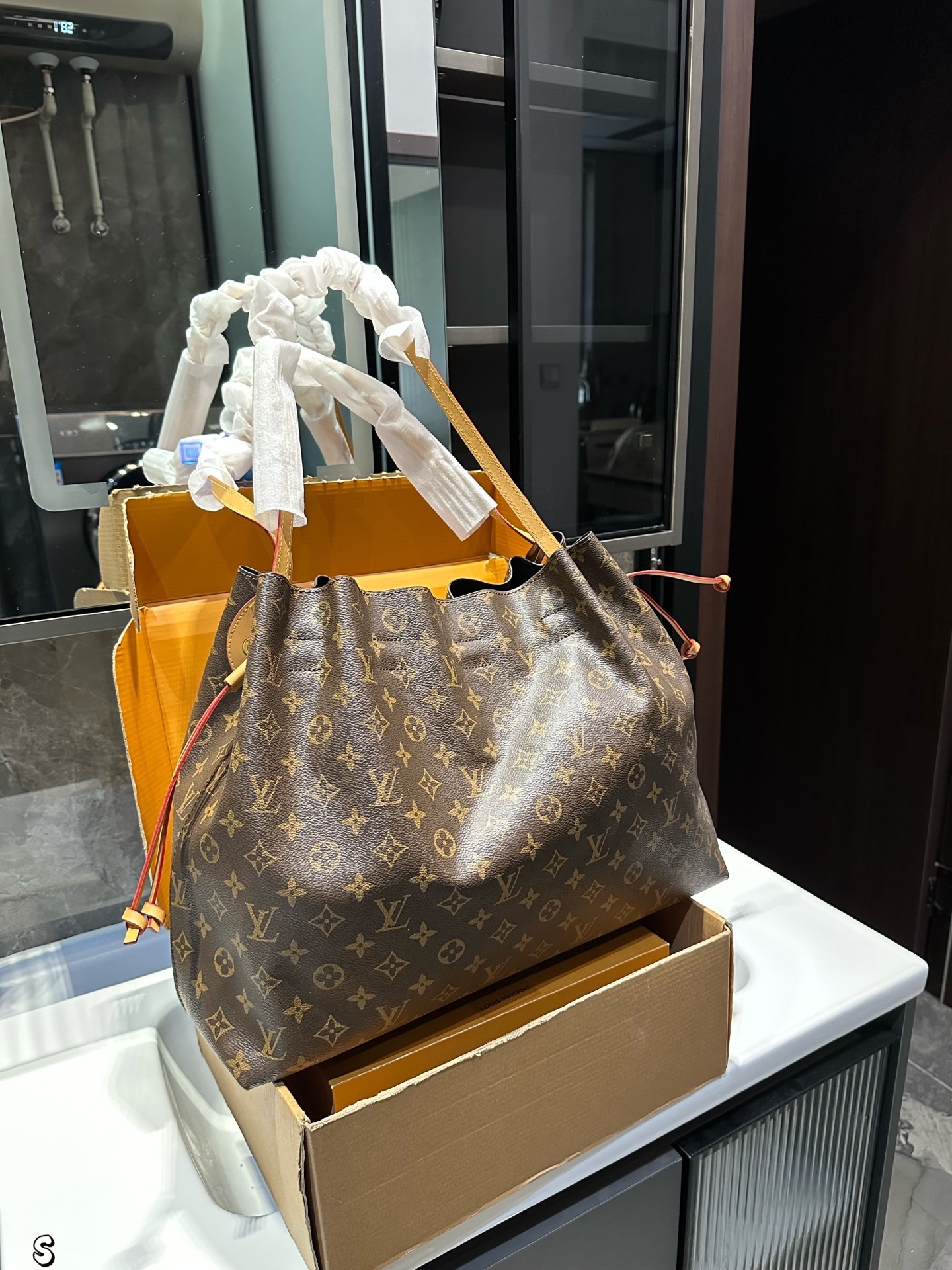 louis new arrival shopping tote bag size:42 * 30cm