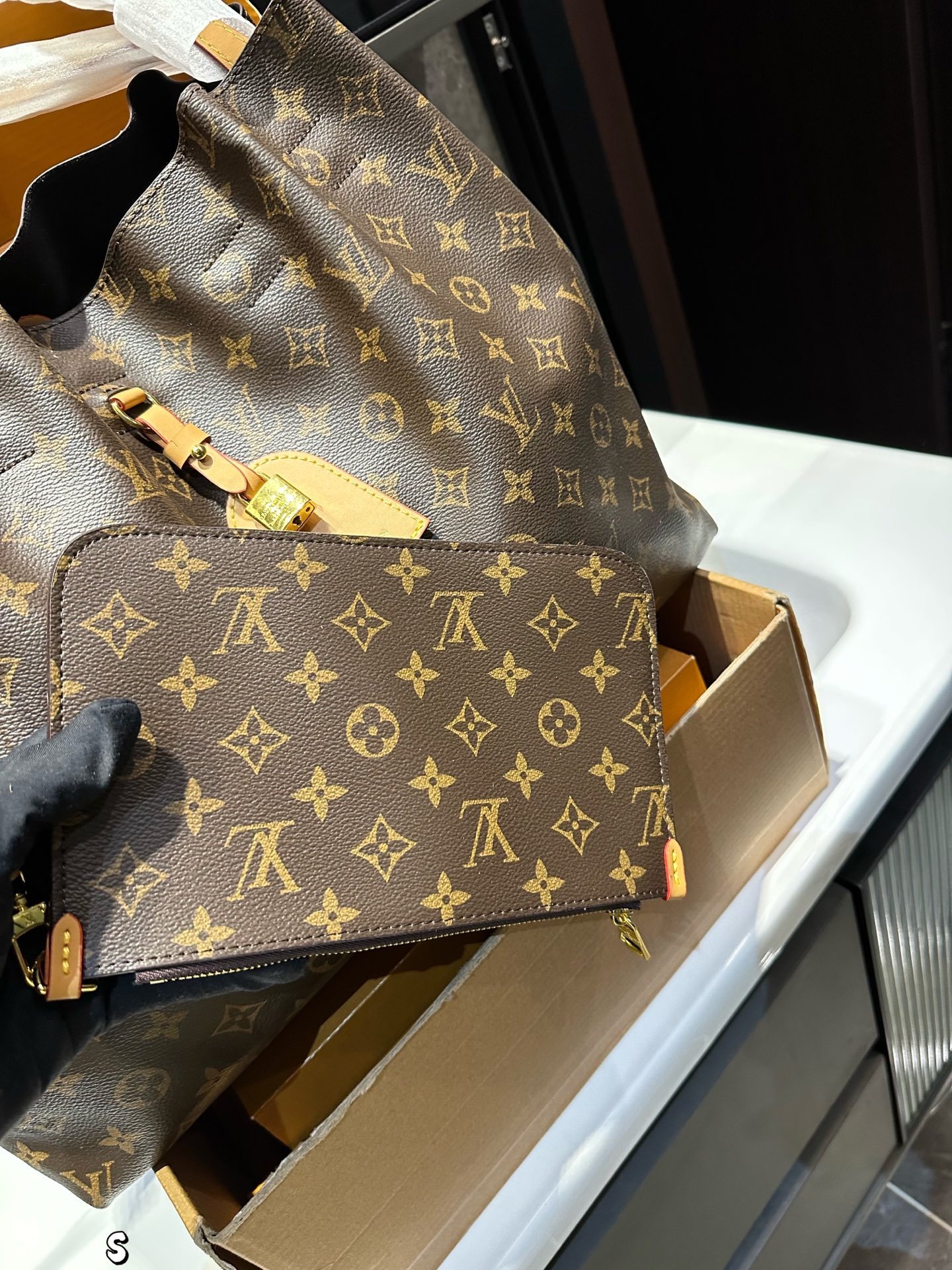 louis new arrival shopping tote bag size:42 * 30cm