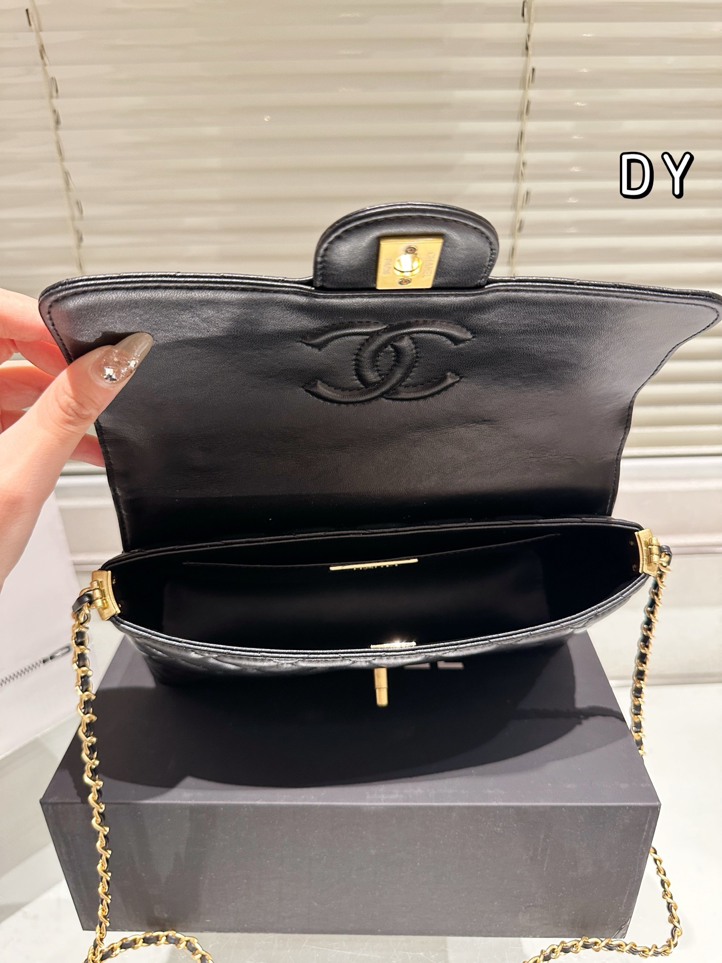 cc-new-arrival-25p-handle-bag-size-25-15-cm-2879