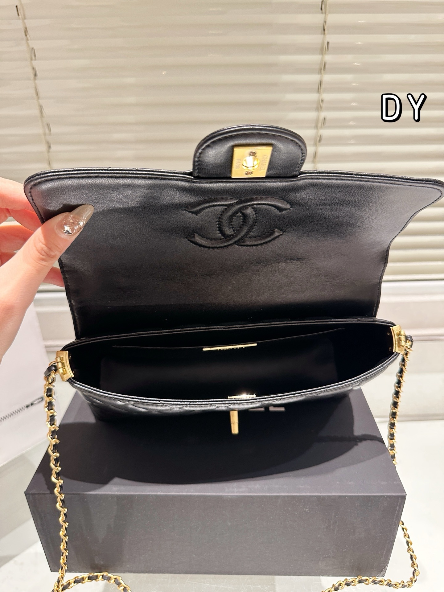 cc-new-arrival-25p-handle-bag-size-25-15-cm-2879