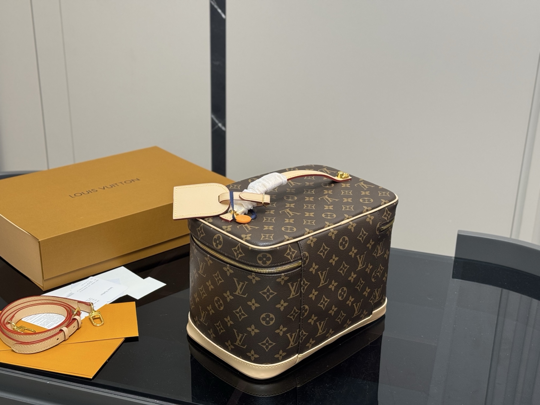 Louis new arrival make up bag size:30.21cm