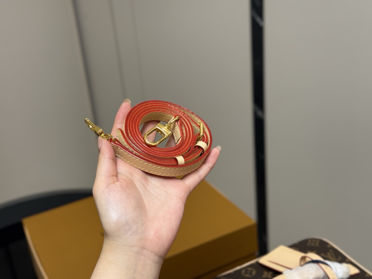 Louis new arrival make up bag size:30.21cm