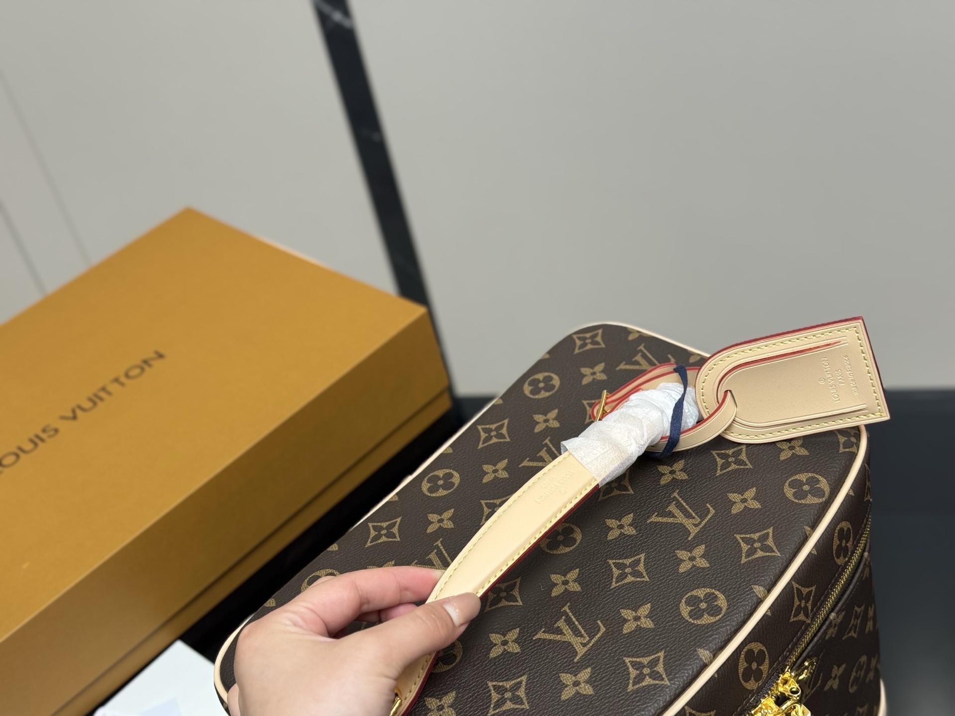 Louis new arrival make up bag size:30.21cm