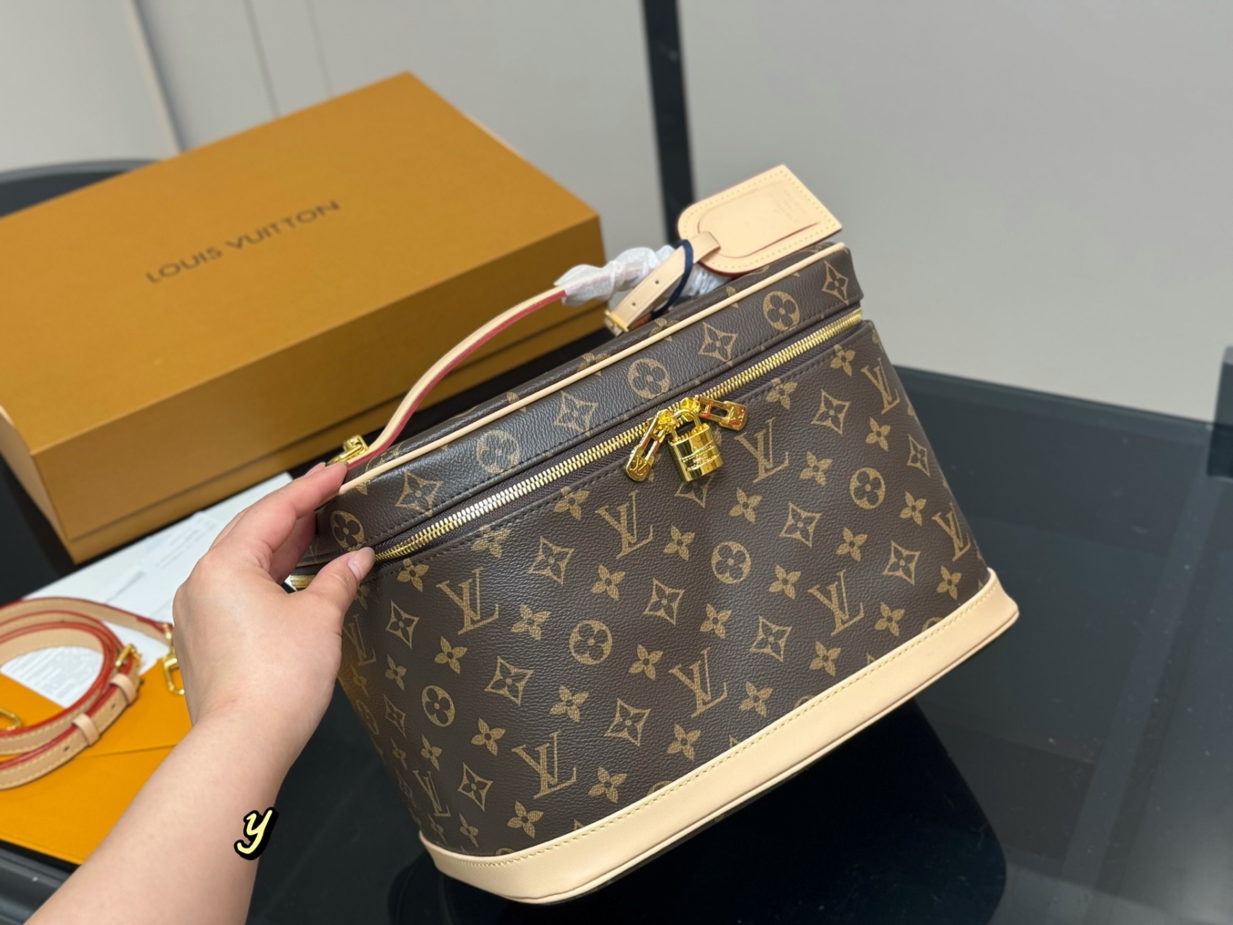 louis-new-arrival-make-up-bag-size-30-21cm-252