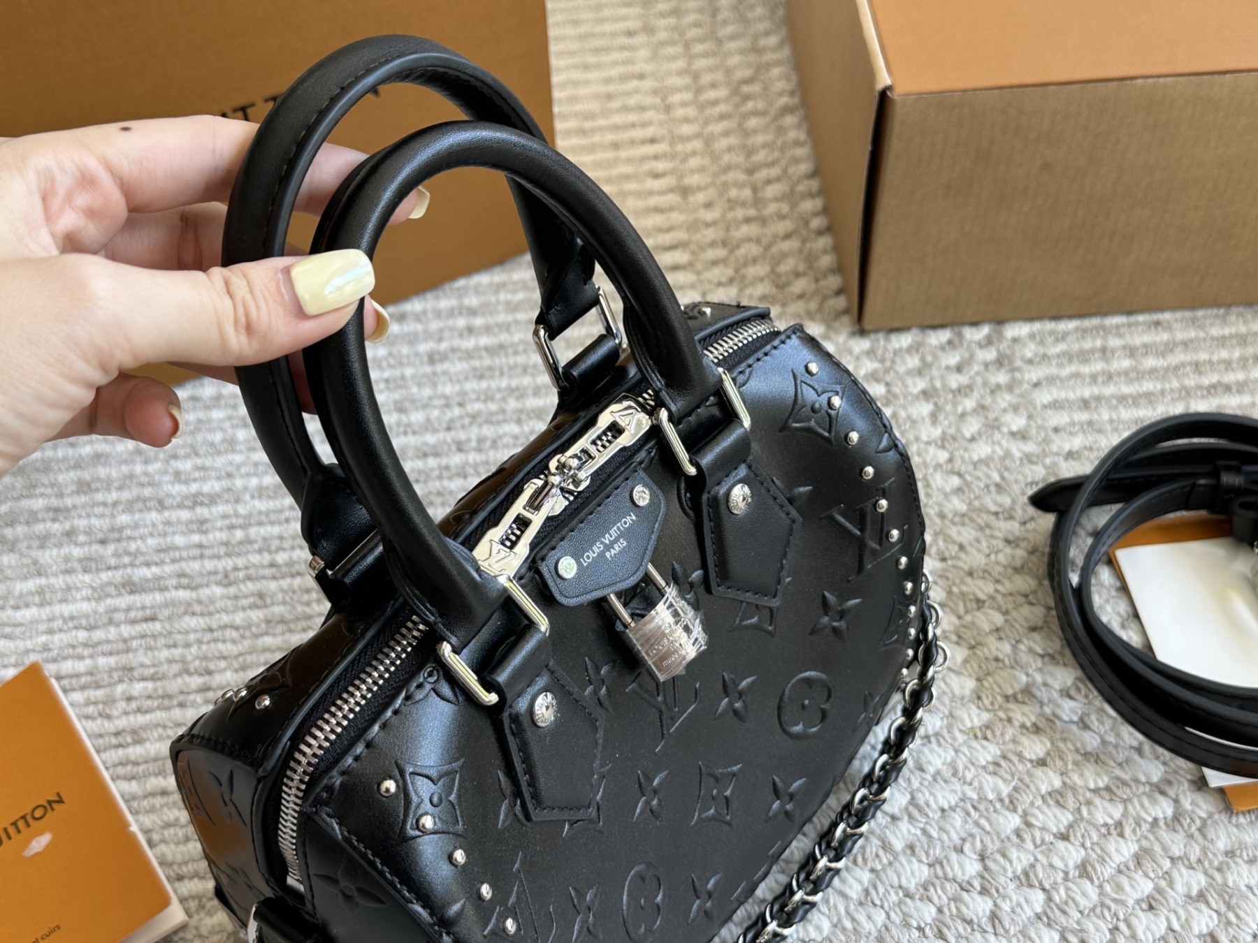 Louis new arrival black NANO SPEEDY bag size: 20*14cm