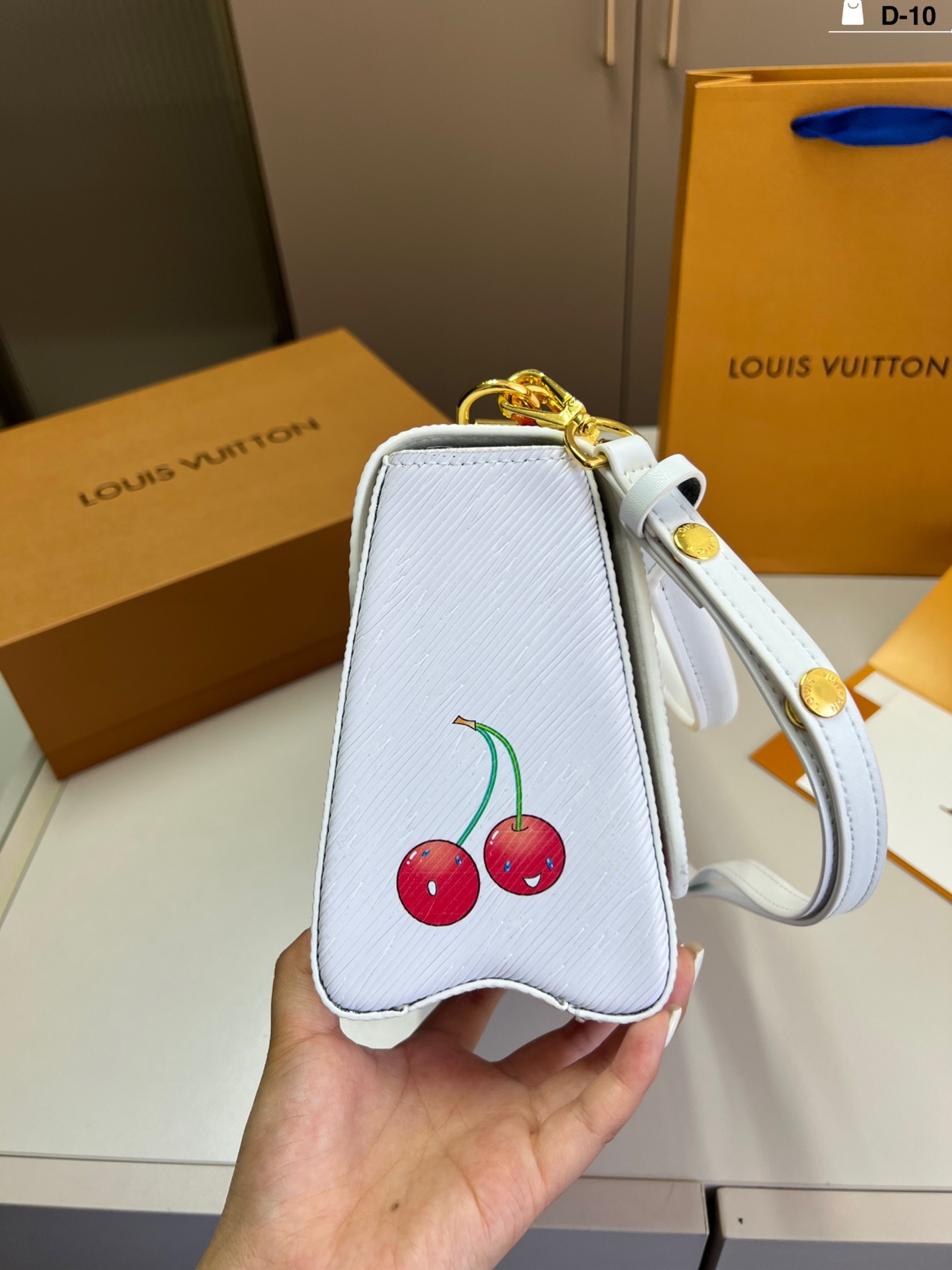 louis-new-arrival-twist-bag-size-23-16-cm-6663