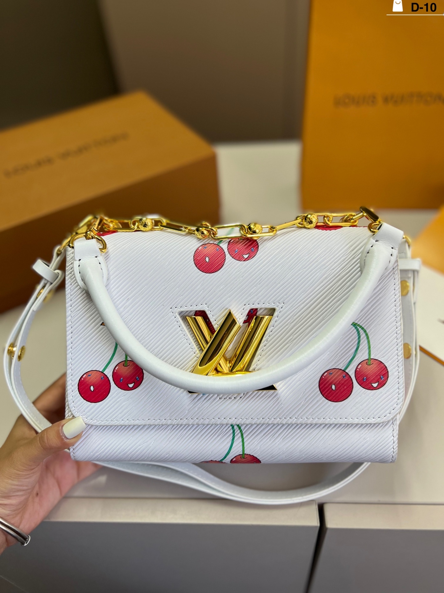 louis-new-arrival-twist-bag-size-23-16-cm-6663