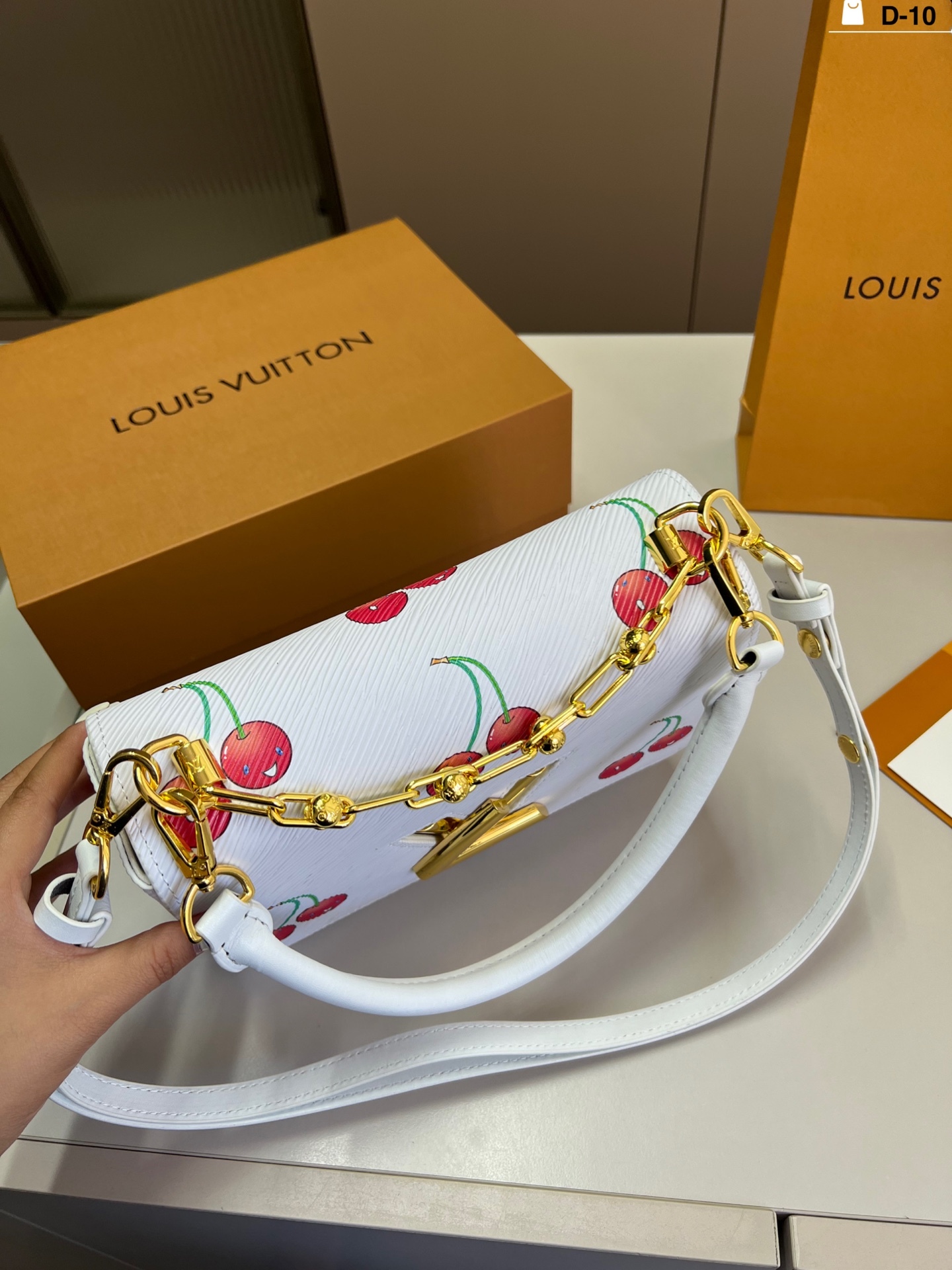 louis-new-arrival-twist-bag-size-23-16-cm-6663