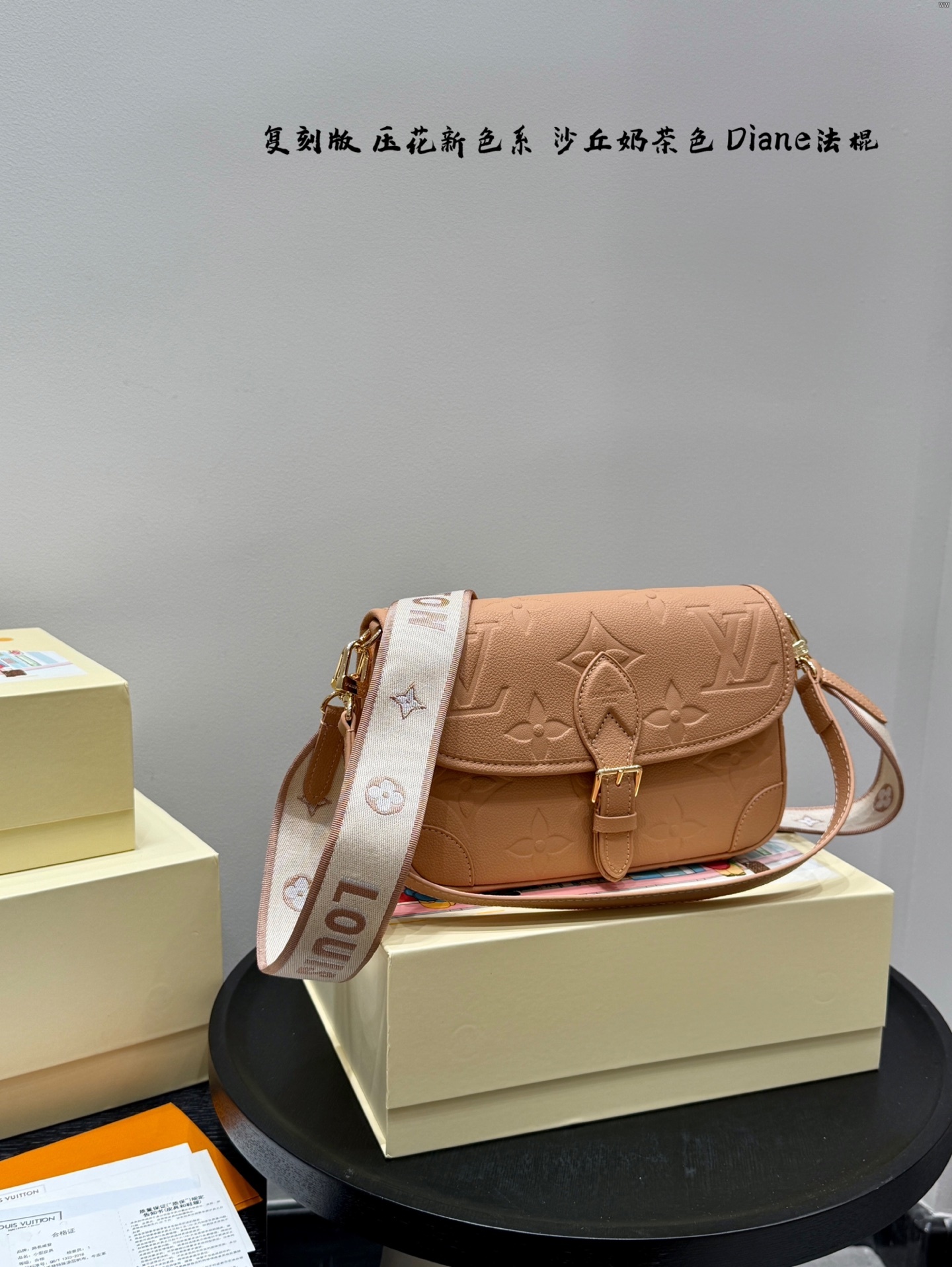 Louis new arrival Diane bag size: 25*15 cm