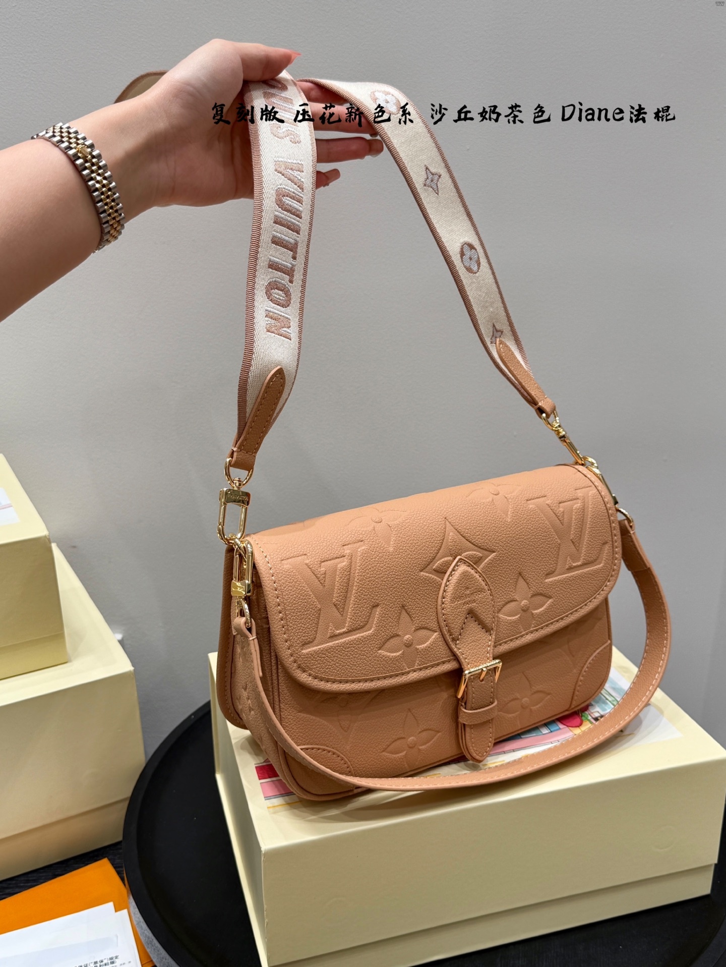Louis new arrival Diane bag size: 25*15 cm